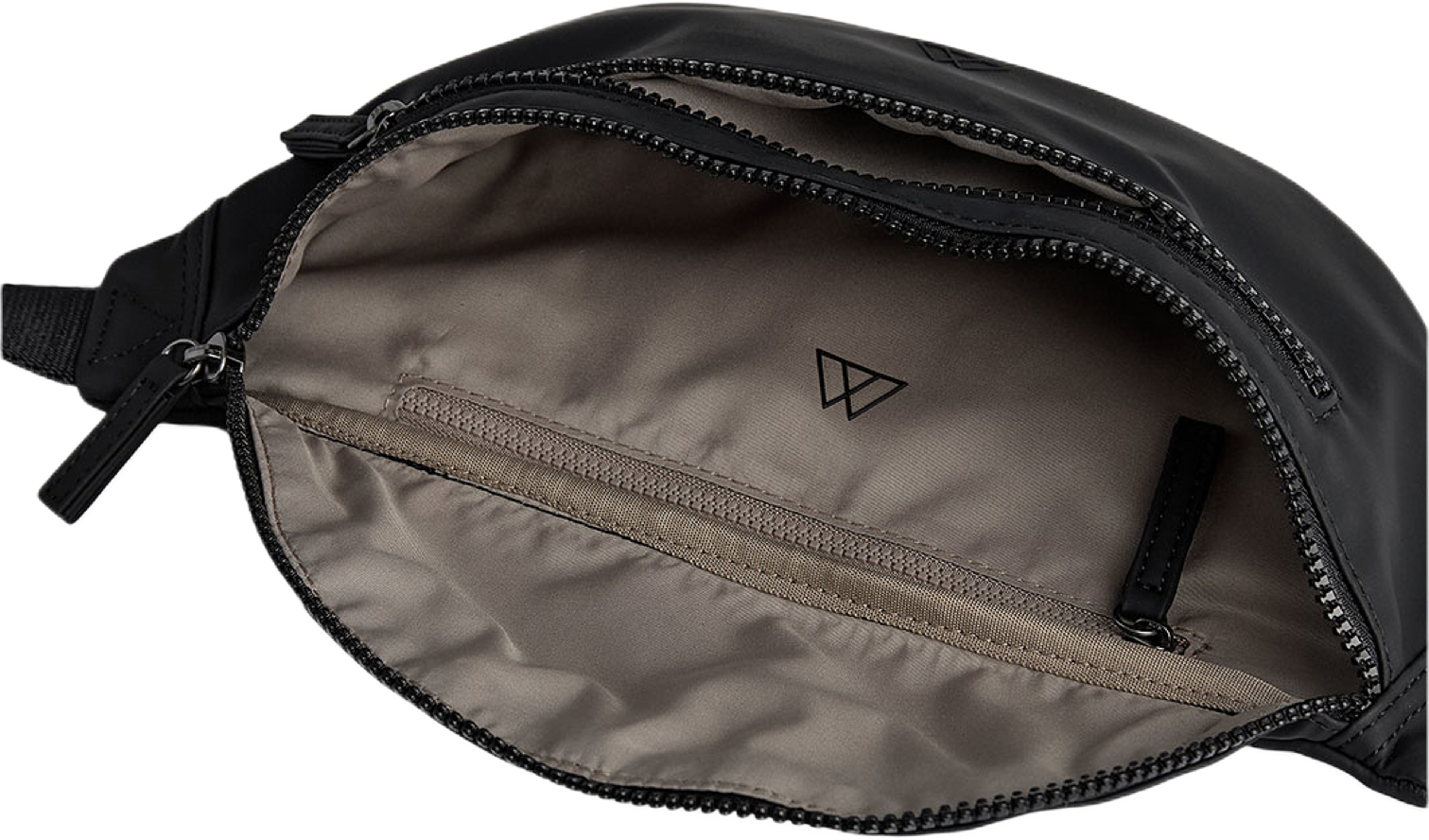 Cargo Bum bag Rubber, från Markberg, i färgen Black. Klicka för att öppna bilden i stort format