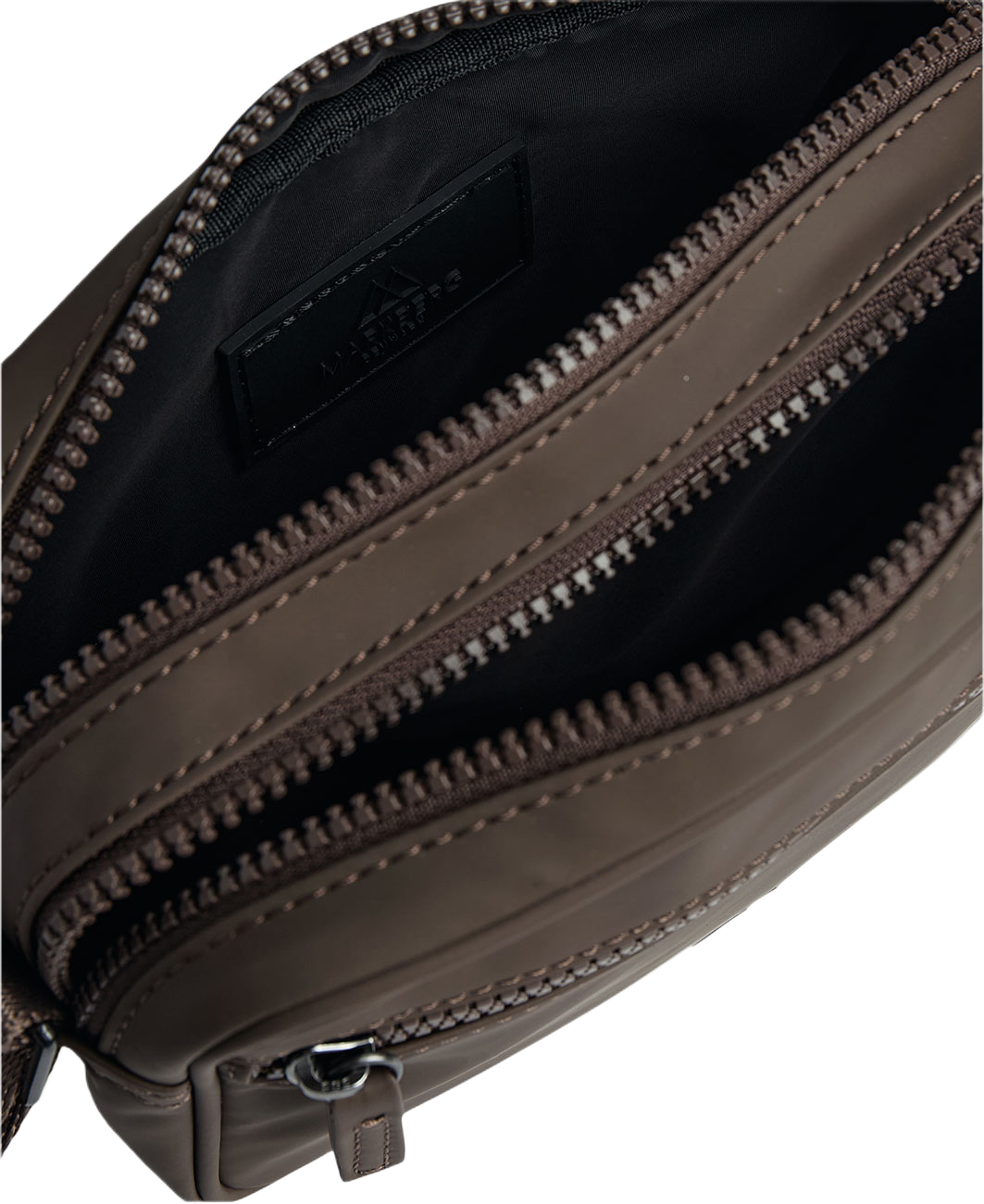 Block Crossbody Bag Rubber, från Markberg, i färgen Major Brown. Klicka för att öppna bilden i stort format