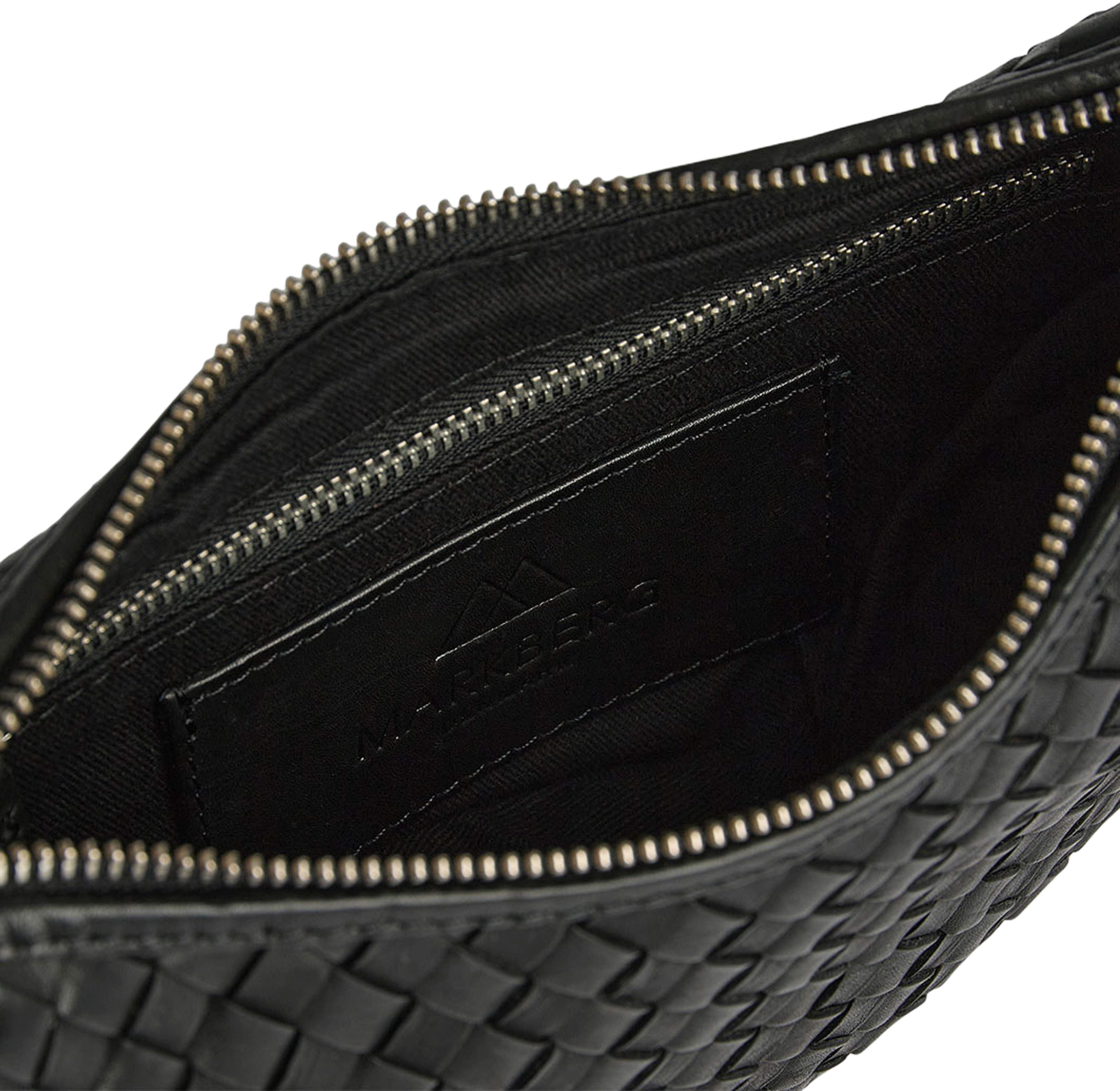 Gaby Crossbody Bag Weave, från Markberg, i färgen Black. Klicka för att öppna bilden i stort format