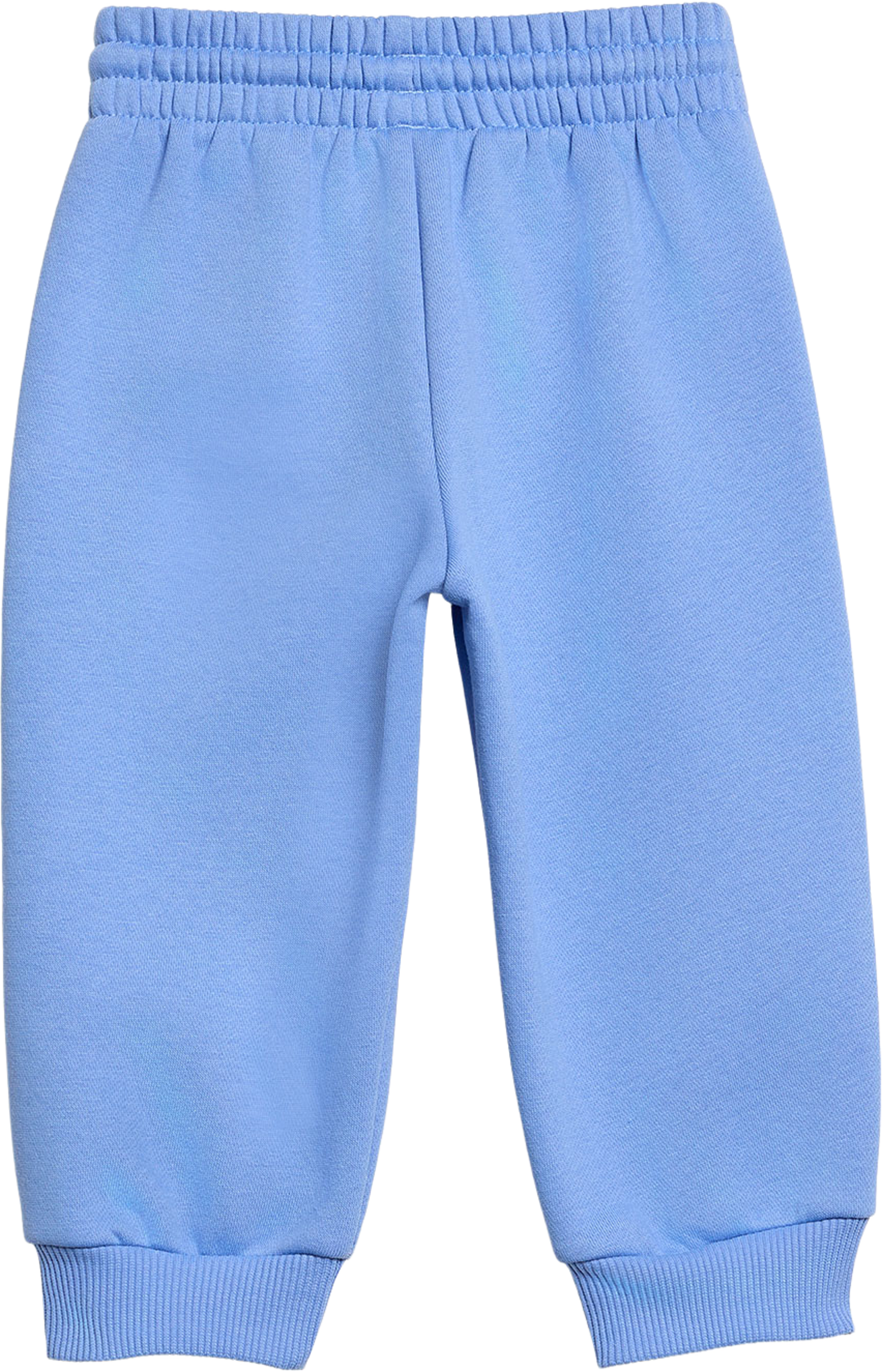 Crew Jogger Set, från Adidas, i färgen Blufus. Klicka för att öppna bilden i stort format