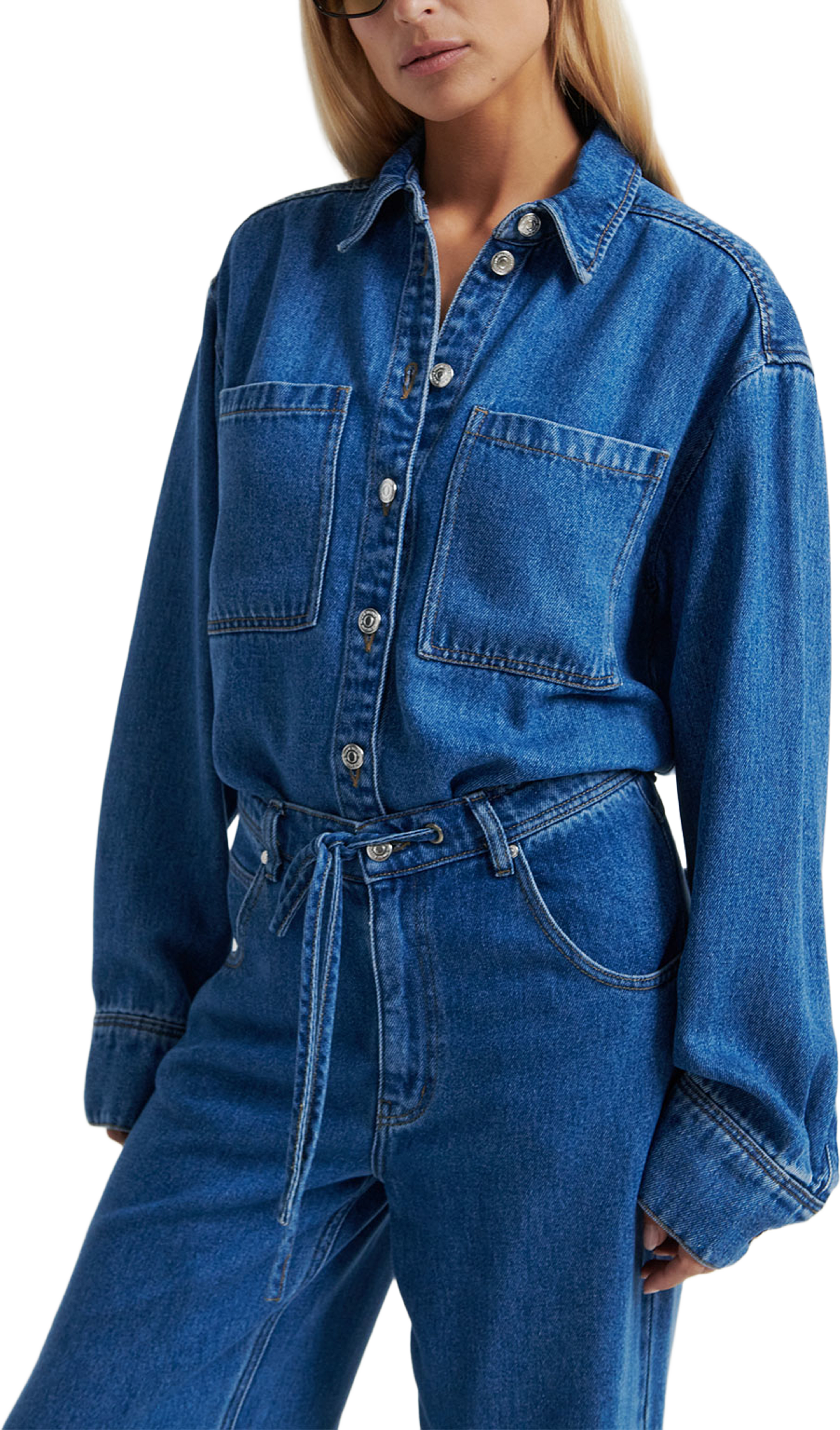 Irvina Denim Shirt, från Second Female, i färgen Blue Denim. Klicka för att öppna bilden i stort format