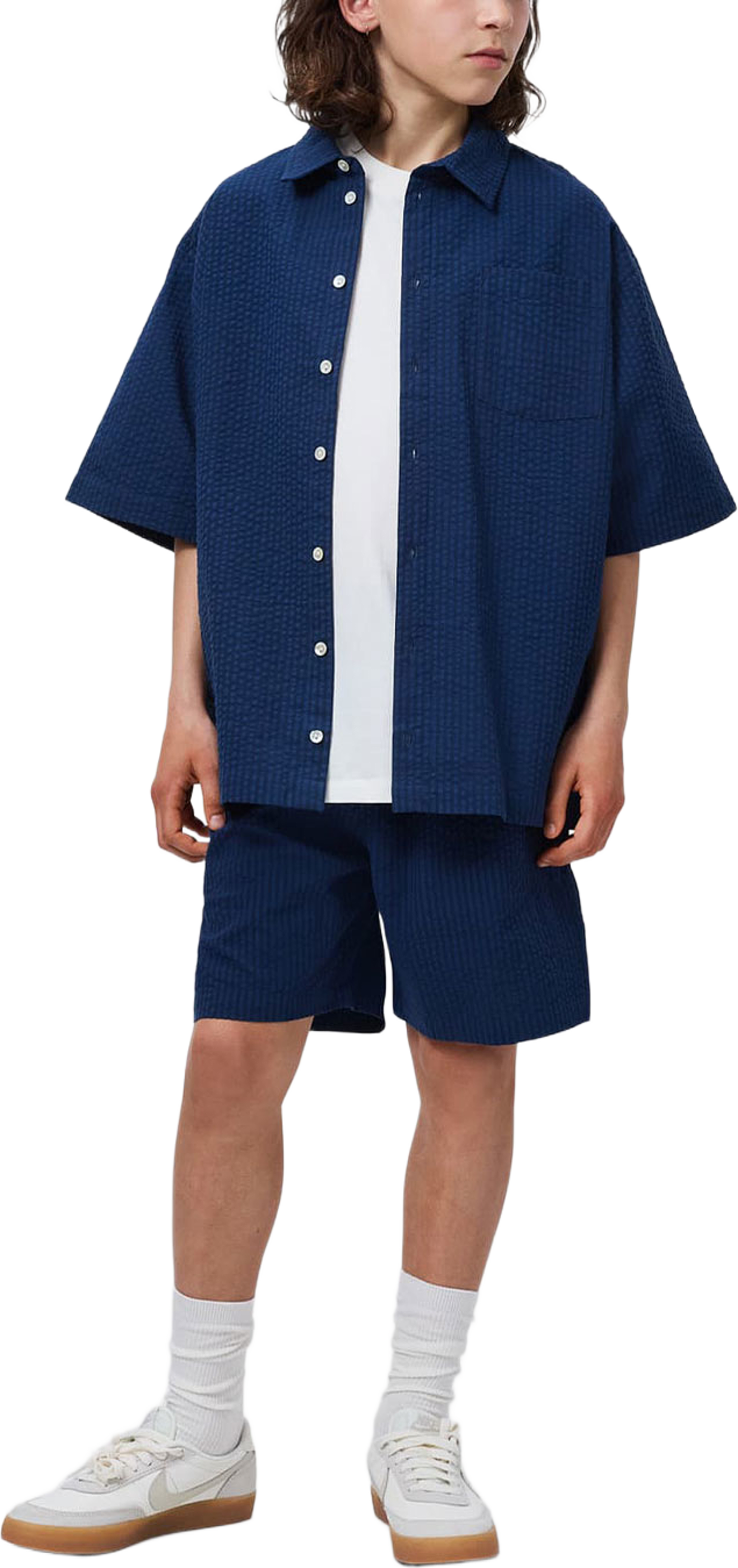 Richie Shirt, från Molo, i färgen Oceanica. Klicka för att öppna bilden i stort format