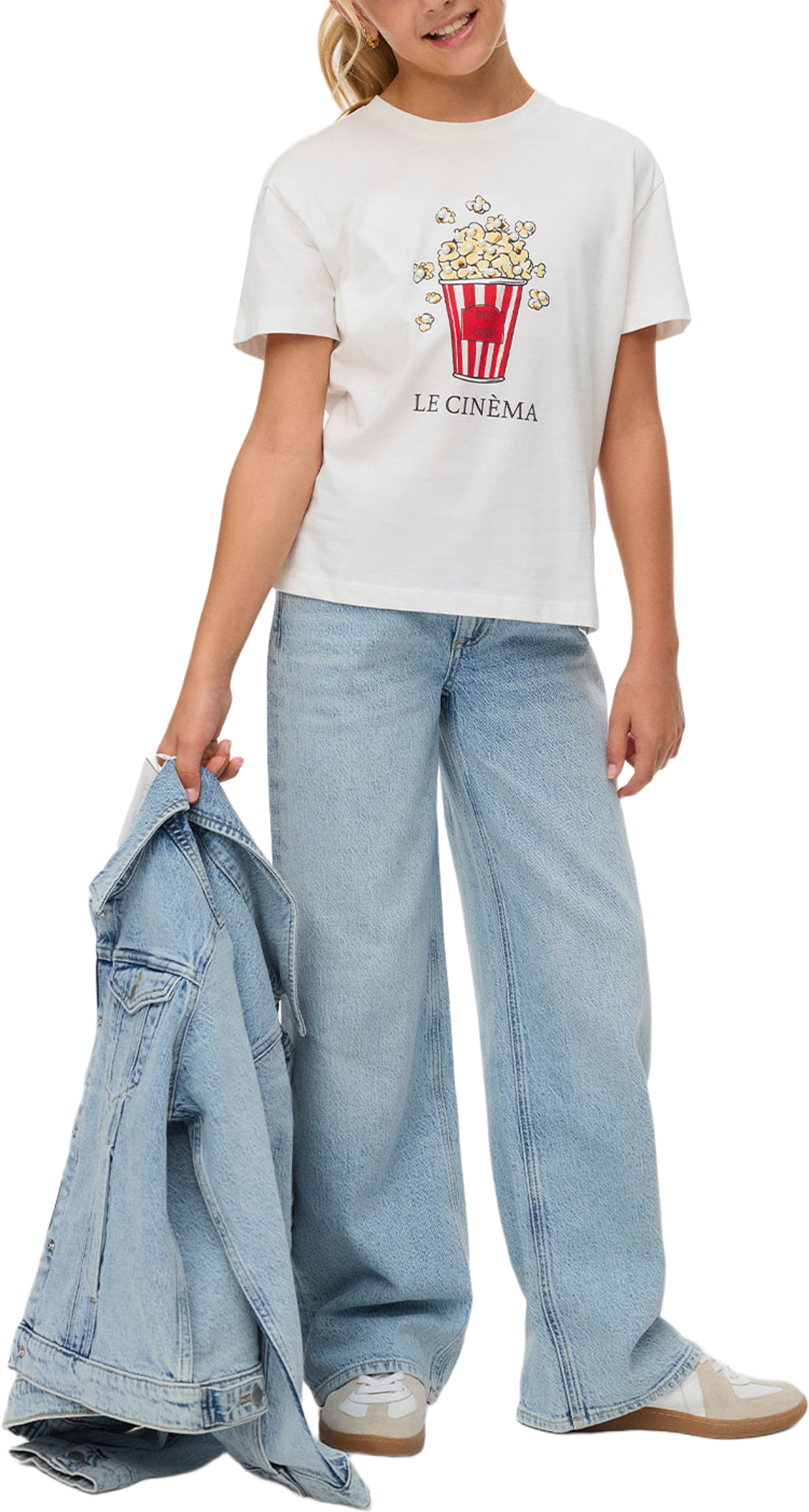 VMVANESSA LR WIDE JEANS RA339 GIRL, från Vero Moda Girls, i färgen Light Blue Denim. Klicka för att öppna bilden i stort format