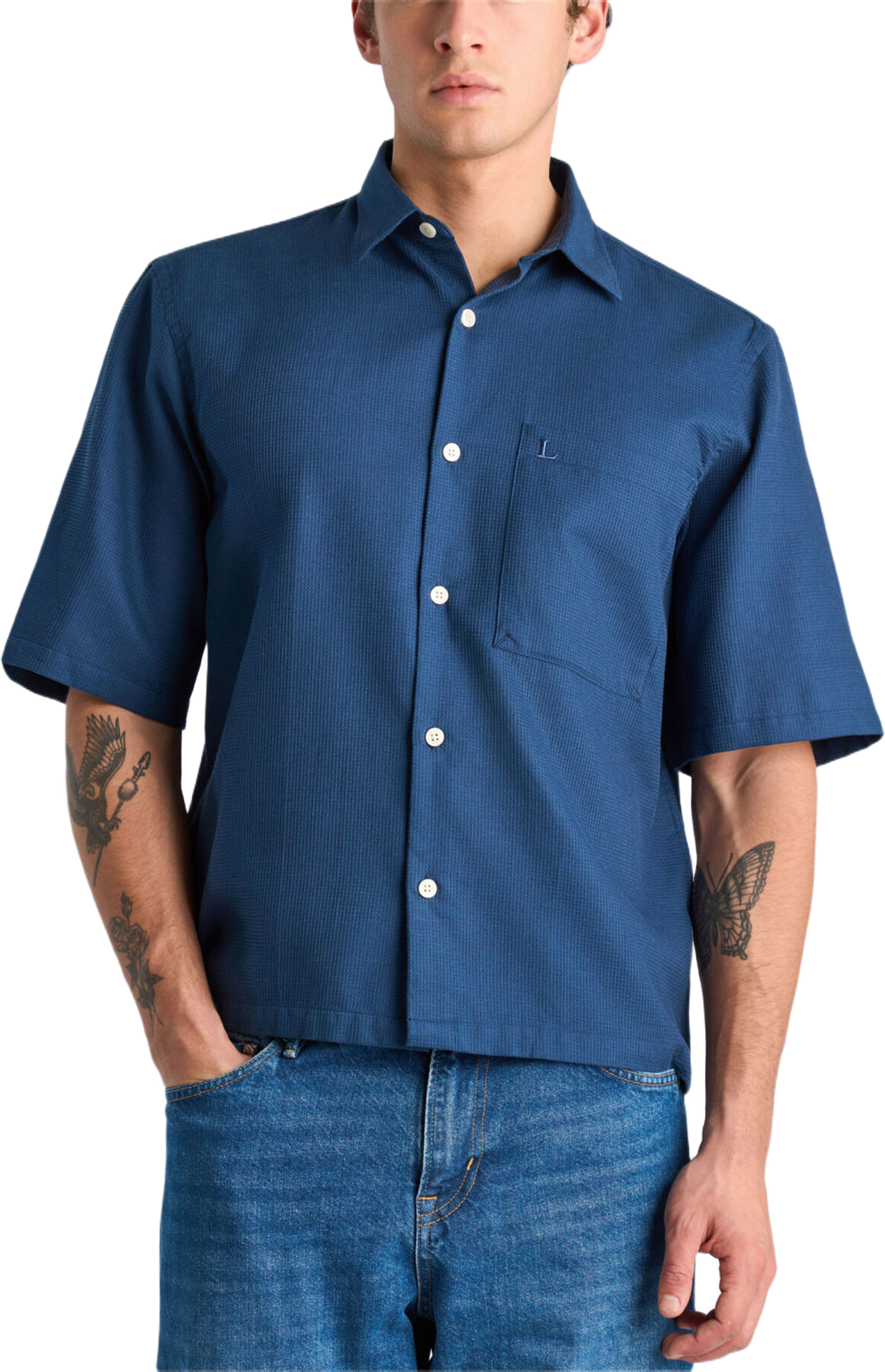 Solid dobby cotton Shirt S/S, från Lindbergh, i färgen Faded Blue. Klicka för att öppna bilden i stort format