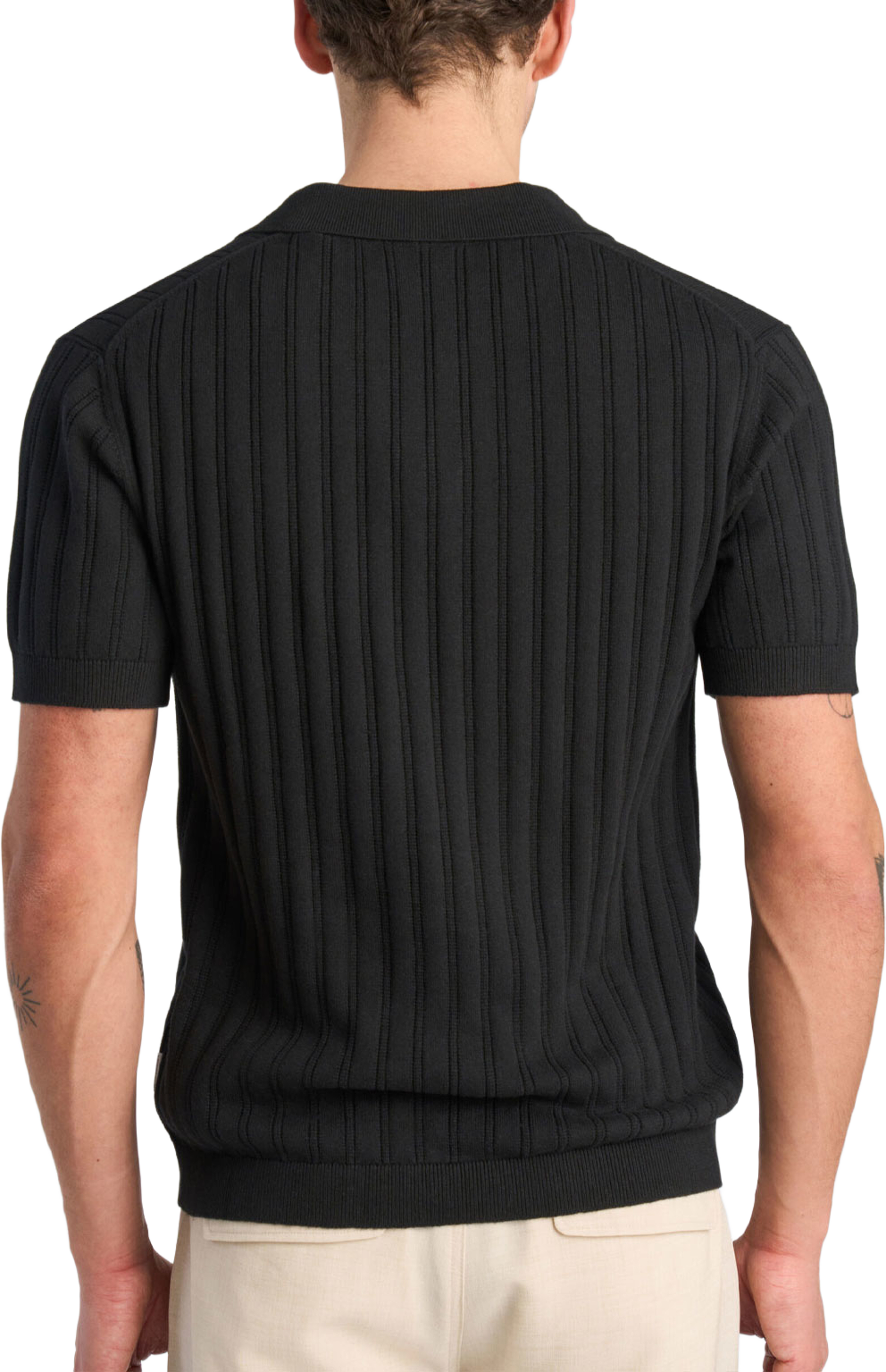 Knitted S/S v-neck Polo, från Lindbergh, i färgen Black. Klicka för att öppna bilden i stort format