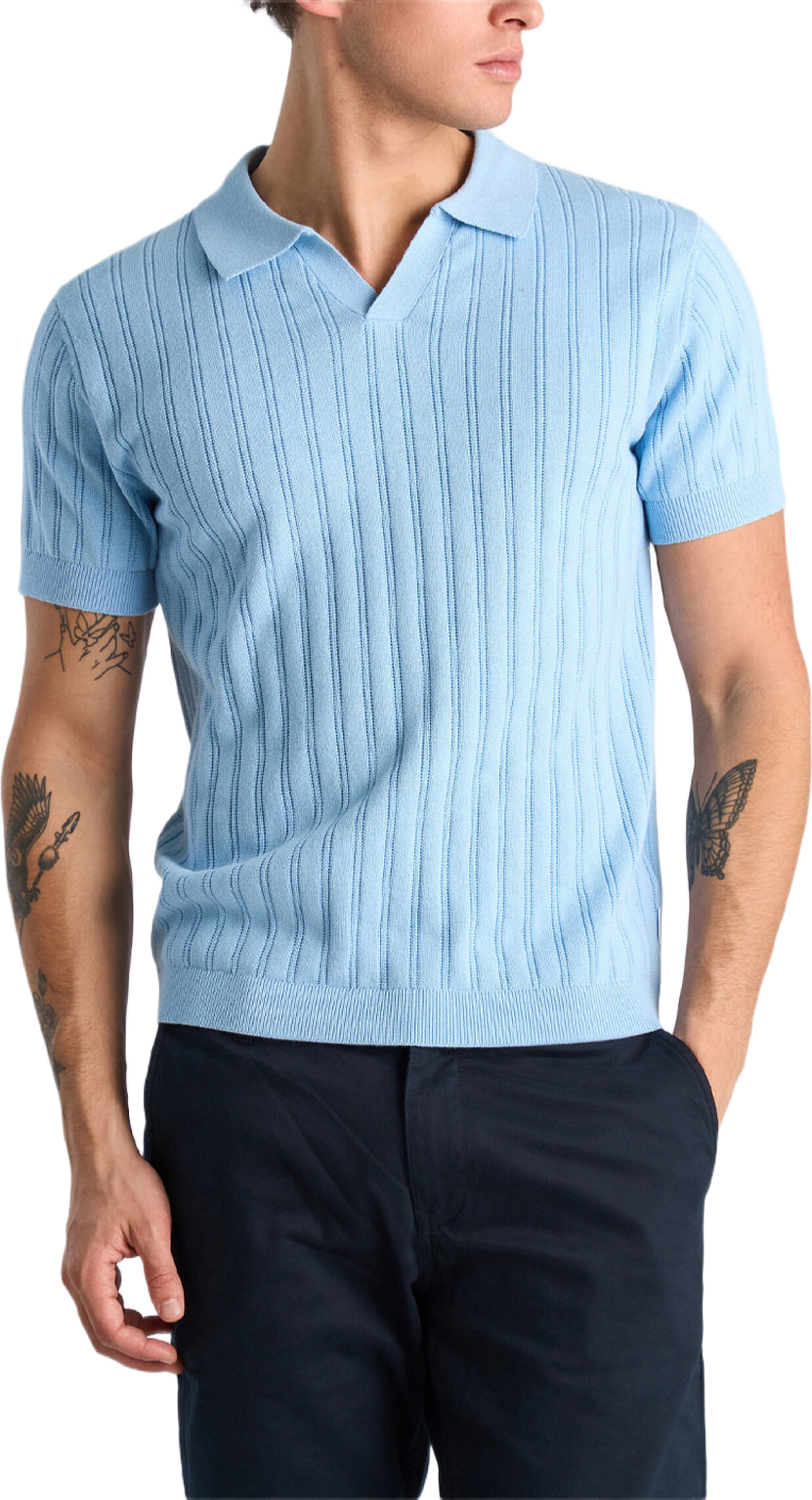 Knitted S/S v-neck Polo, från Lindbergh, i färgen Lt Blue. Klicka för att öppna bilden i stort format