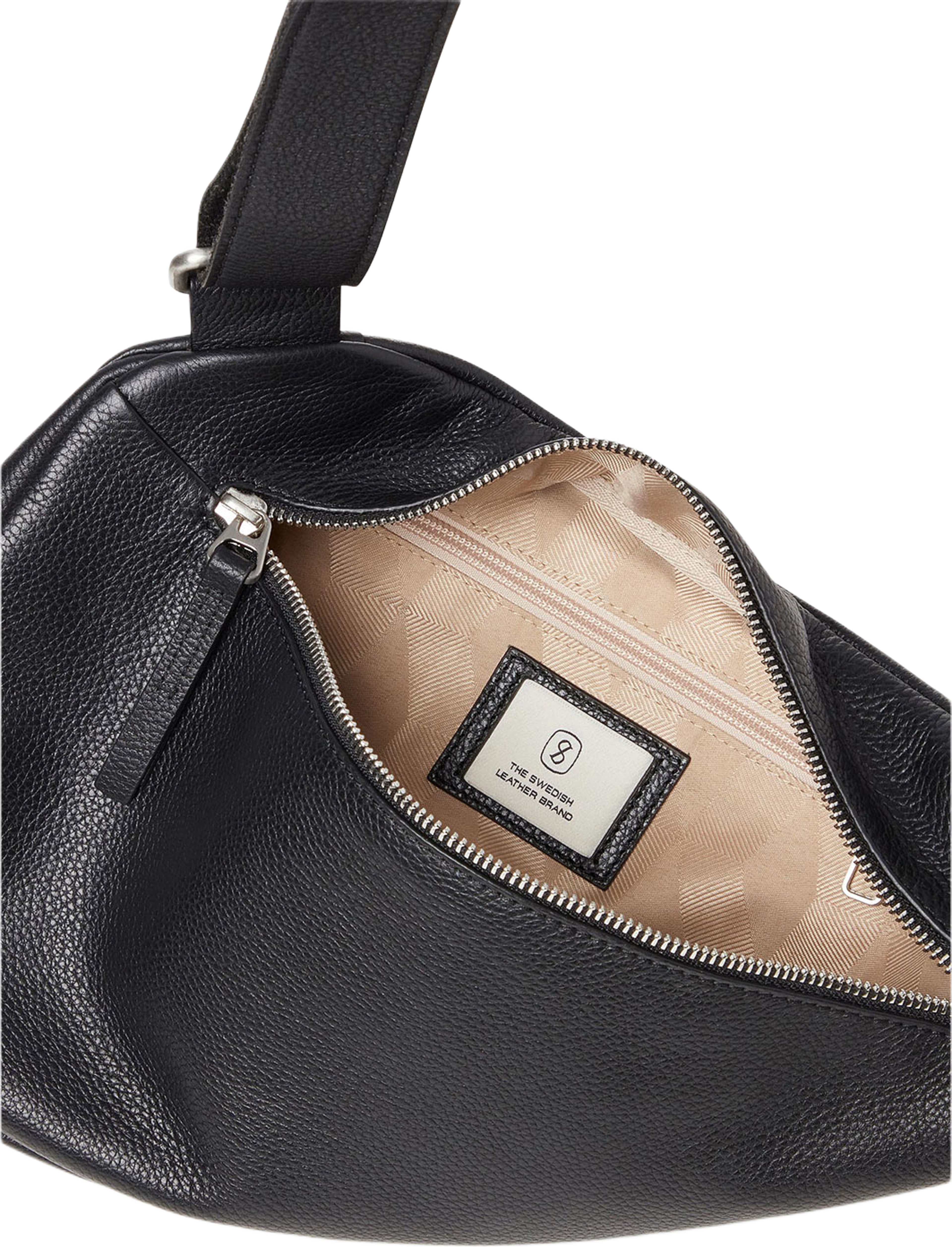 Juno, från Saddler, i färgen Black. Klicka för att öppna bilden i stort format