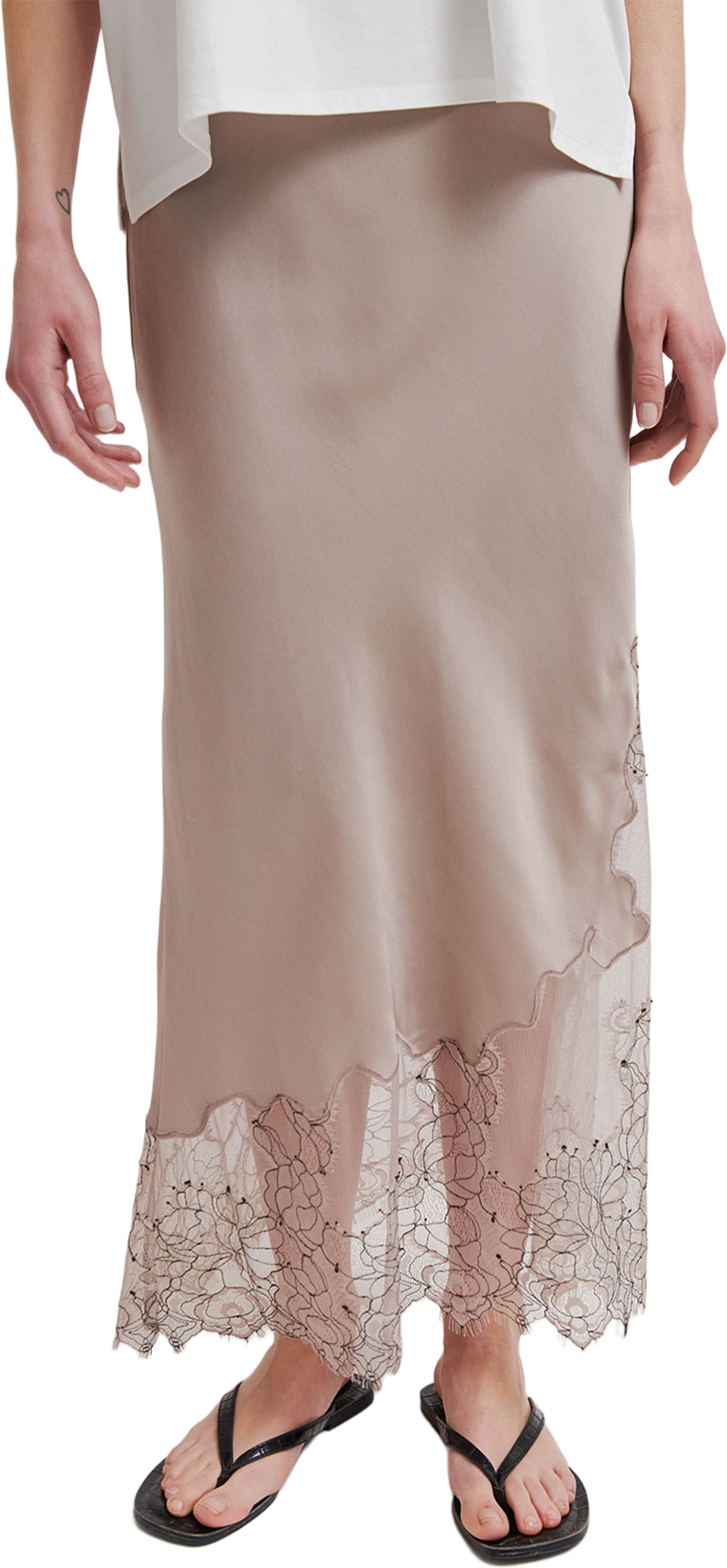 Wila Skirt, från Second Female, i färgen Plaza Taupe. Klicka för att öppna bilden i stort format