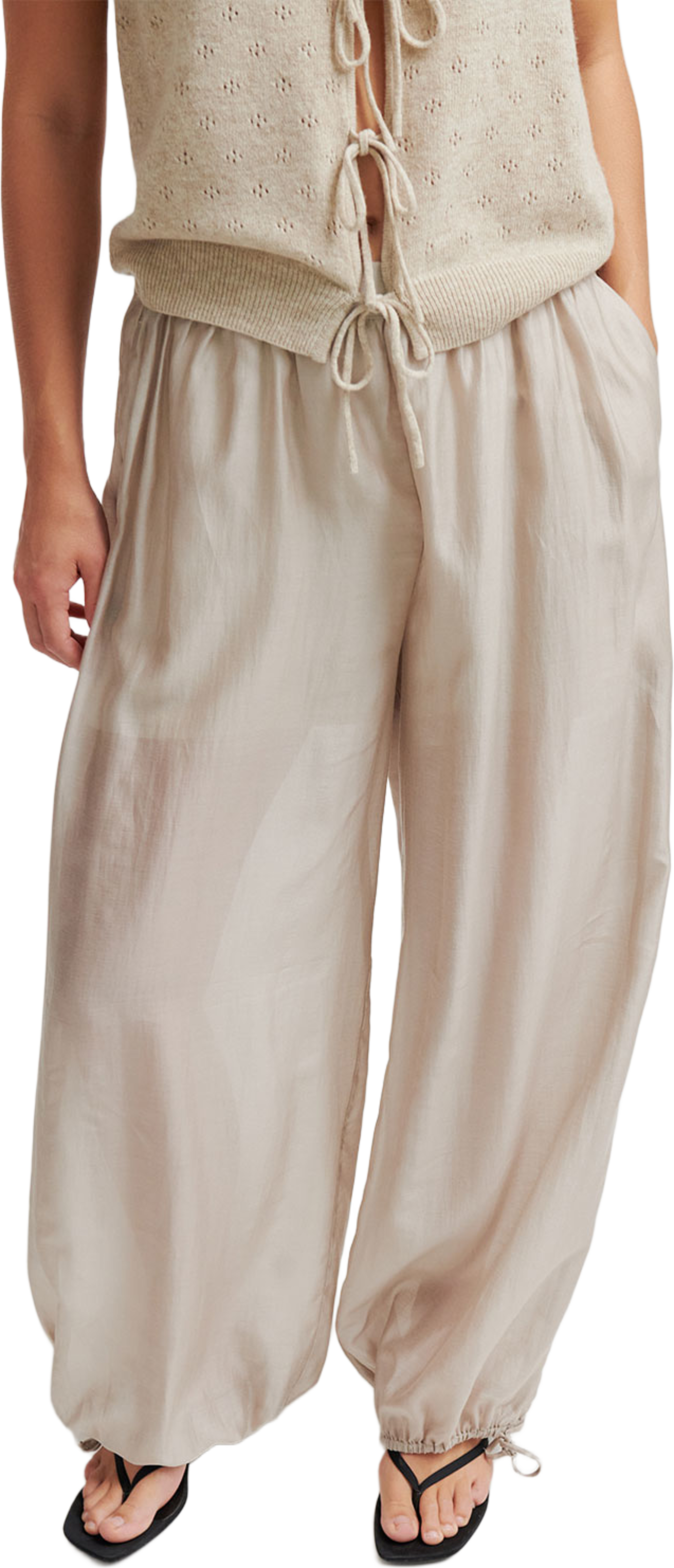 Hidie Trousers, från Second Female, i färgen Plaza Taupe. Klicka för att öppna bilden i stort format