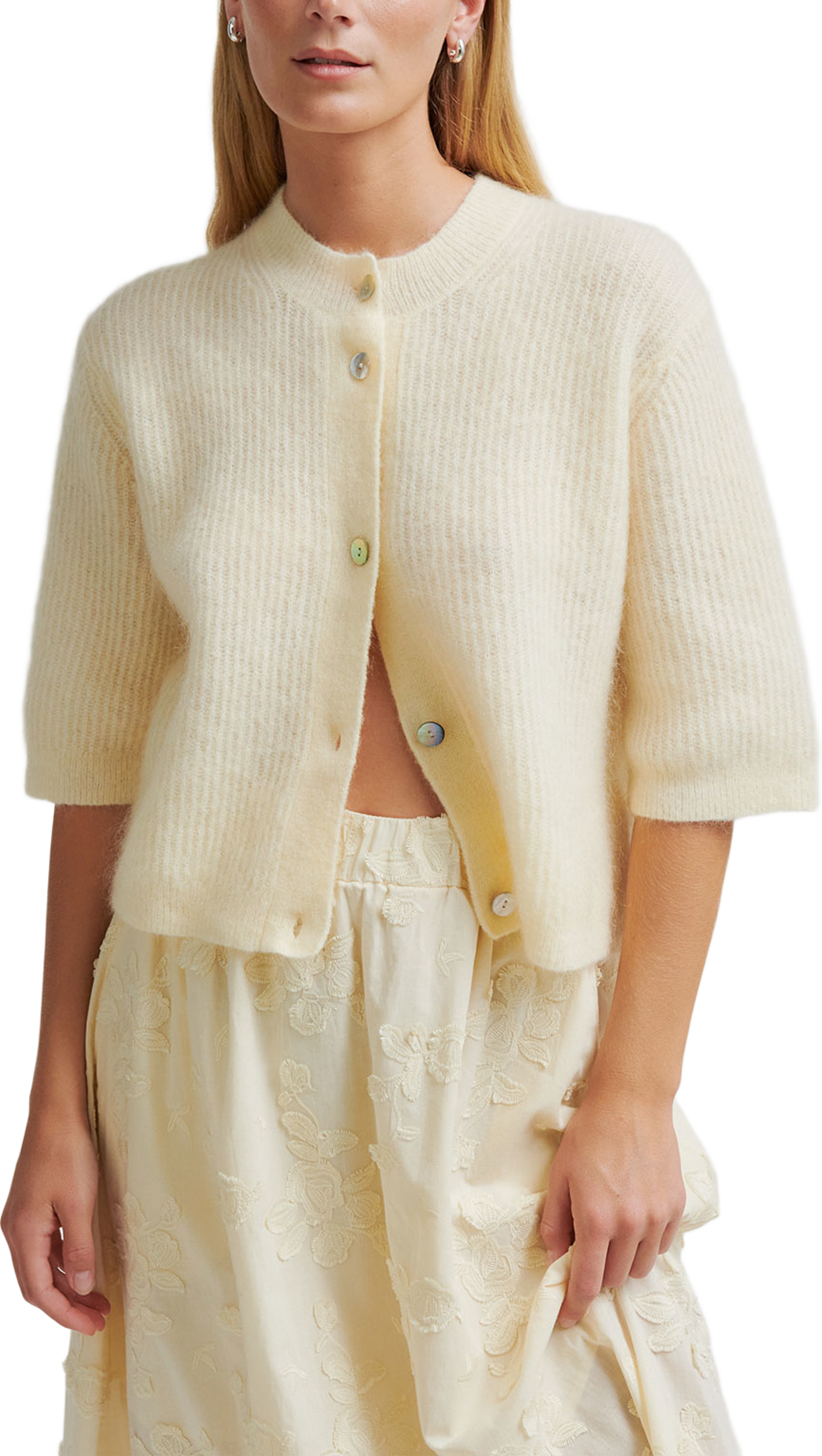 Andrea Knit Rib Cardigan, från Second Female, i färgen Alabaster Gleam. Klicka för att öppna bilden i stort format