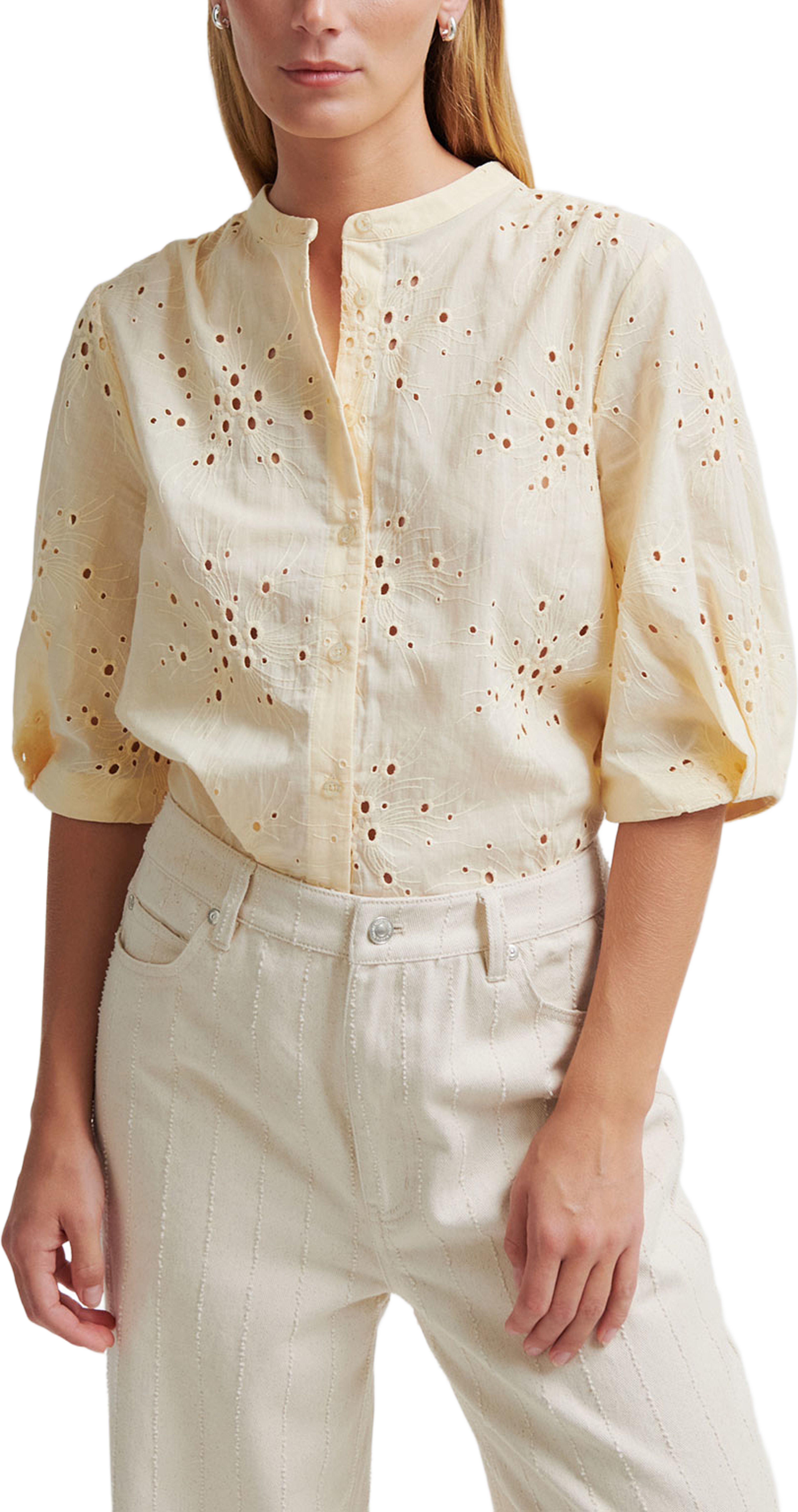 Cavana Shirt, från Second Female, i färgen Alabaster Gleam. Klicka för att öppna bilden i stort format