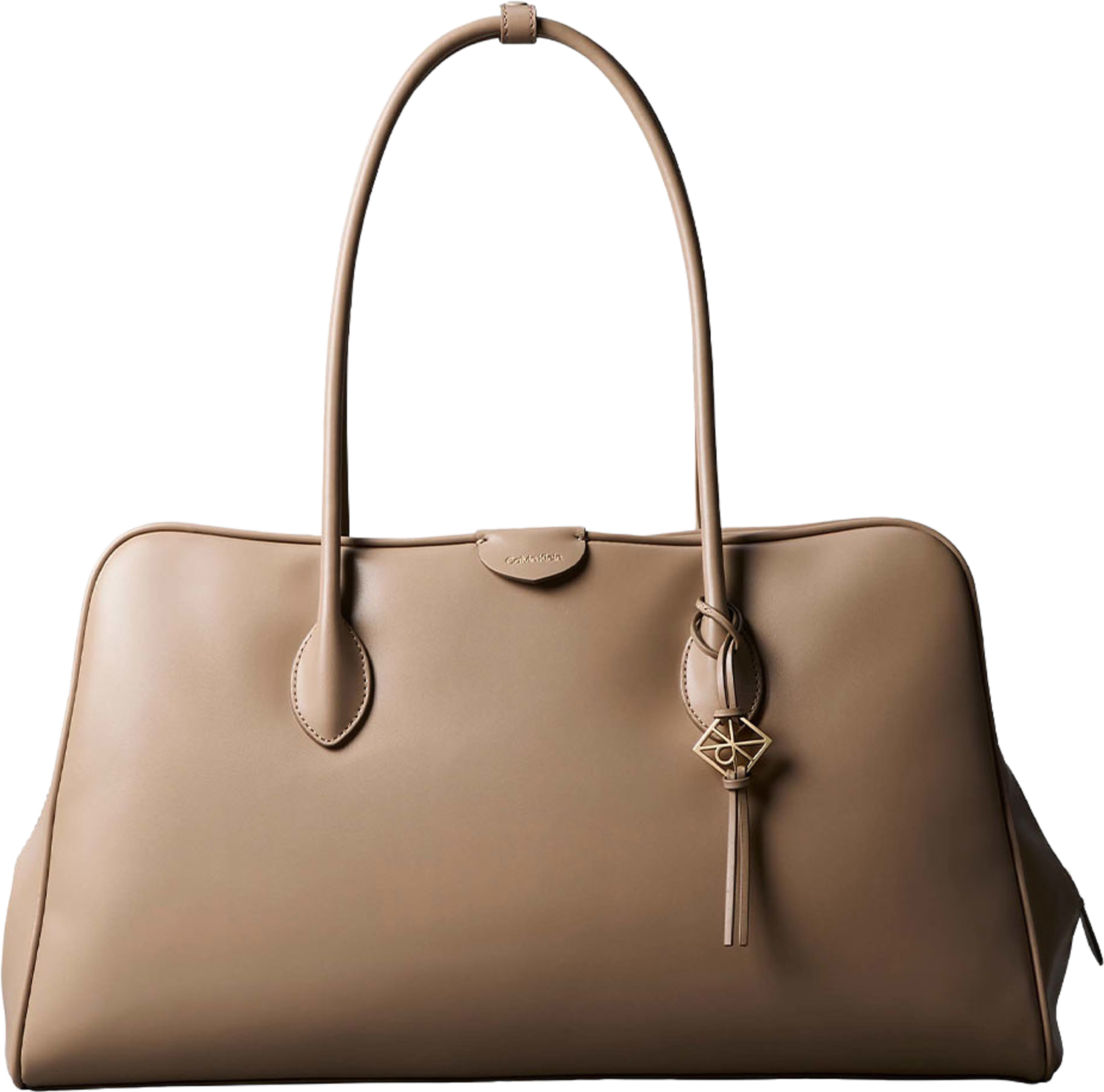 EMBLEM TRIO LARGE WORK BAG, från Calvin Klein, i färgen Desert Taupe. Klicka för att öppna bilden i stort format