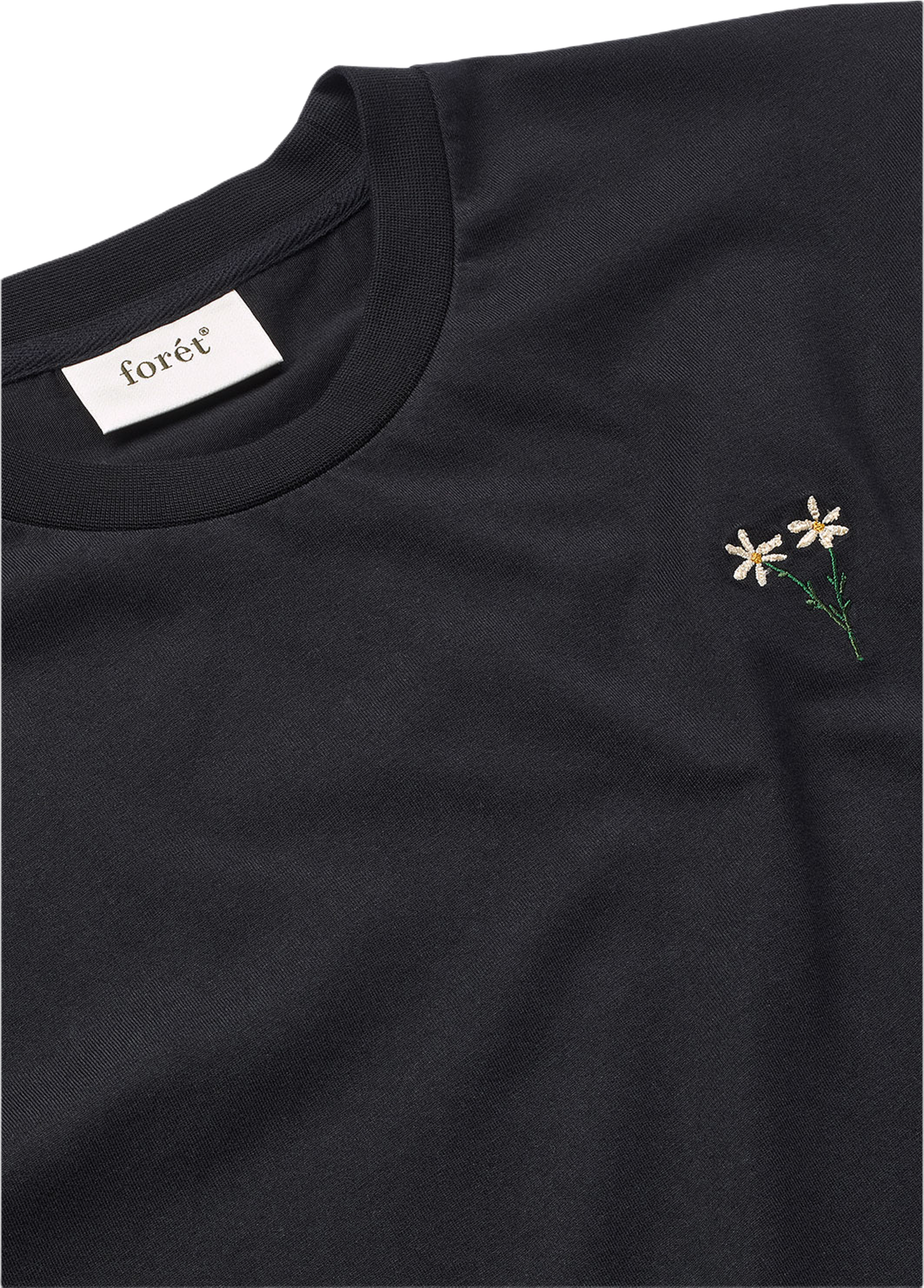 POSY T-SHIRT, från Forét, i färgen Black. Klicka för att öppna bilden i stort format