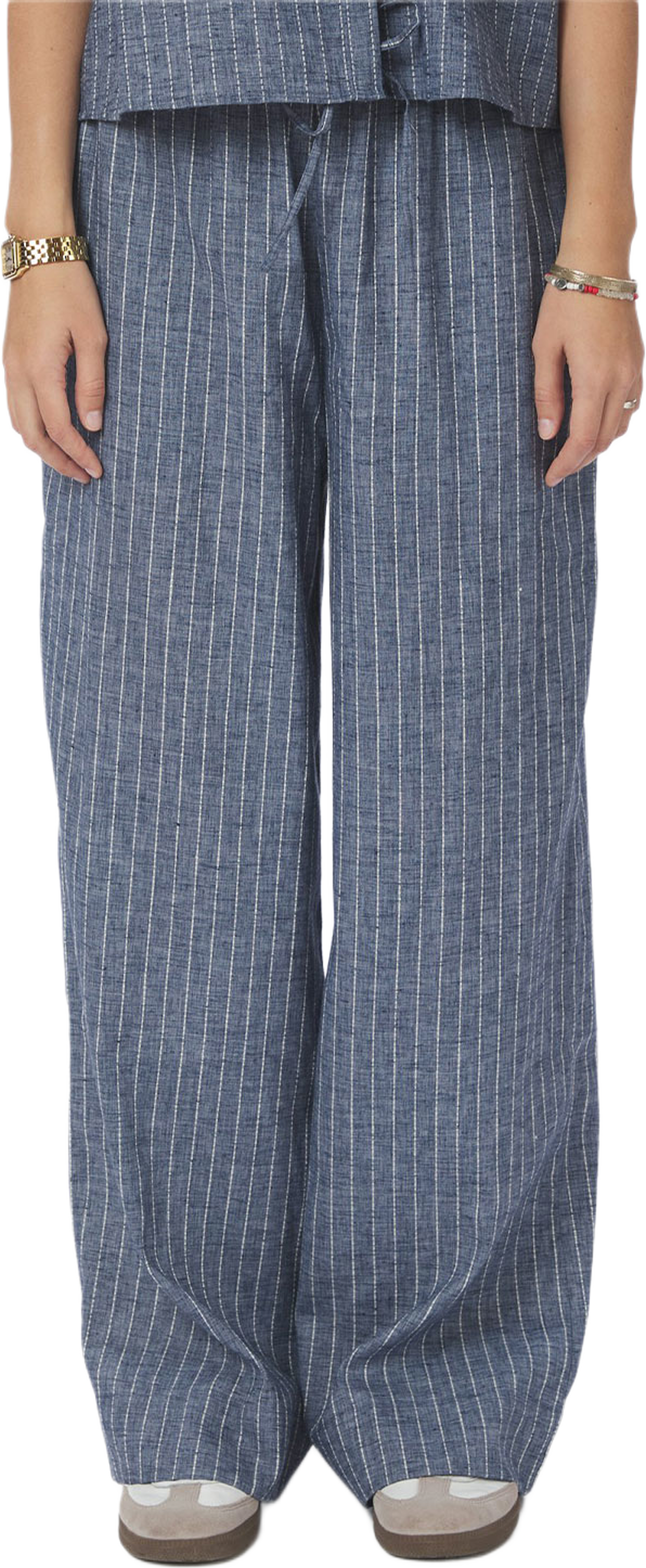 Heifa Emb Stripe Pants, från Neo Noir, i färgen Blue. Klicka för att öppna bilden i stort format