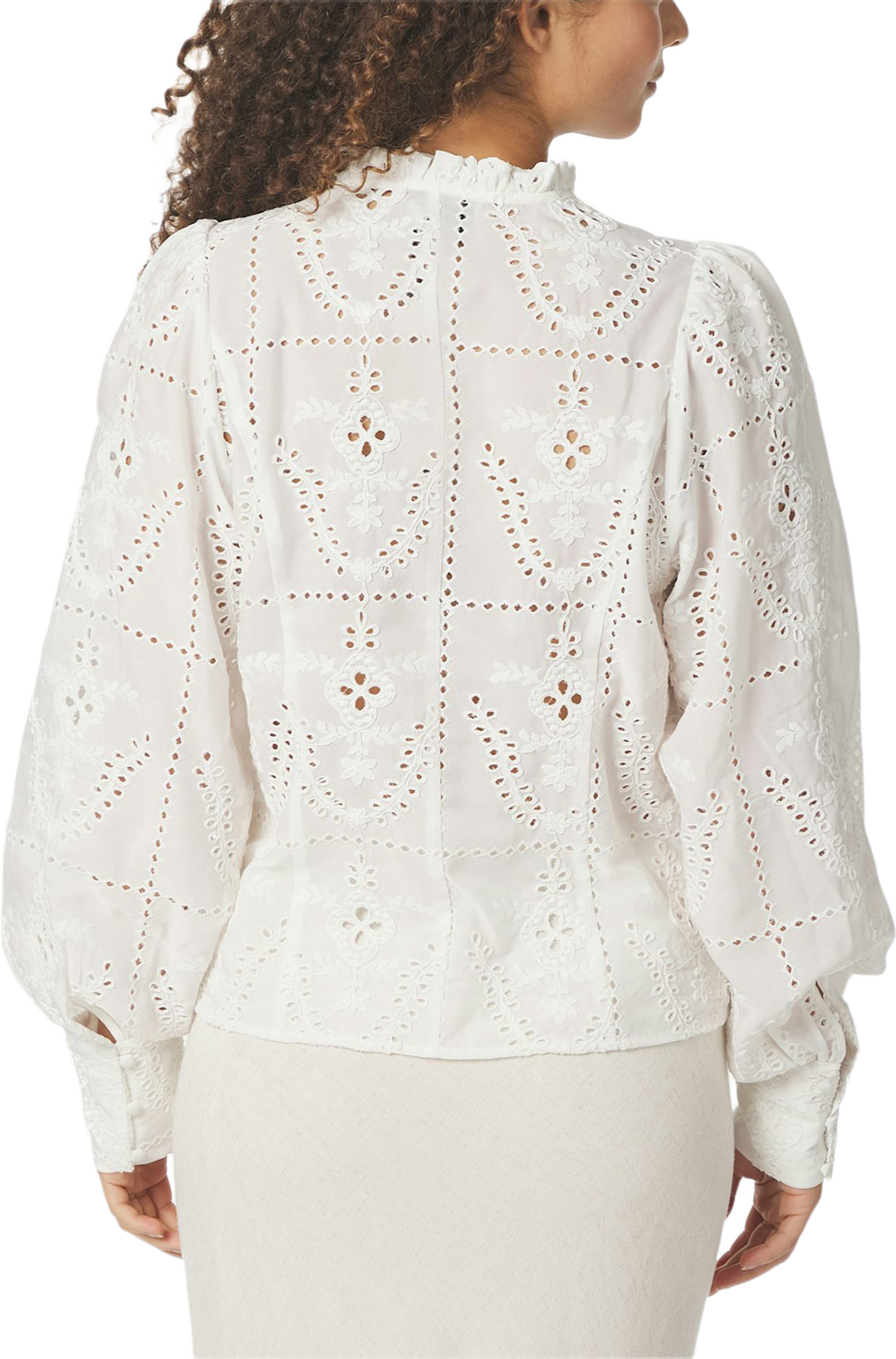 Gilda Embroidery Blouse, från Neo Noir, i färgen White. Klicka för att öppna bilden i stort format