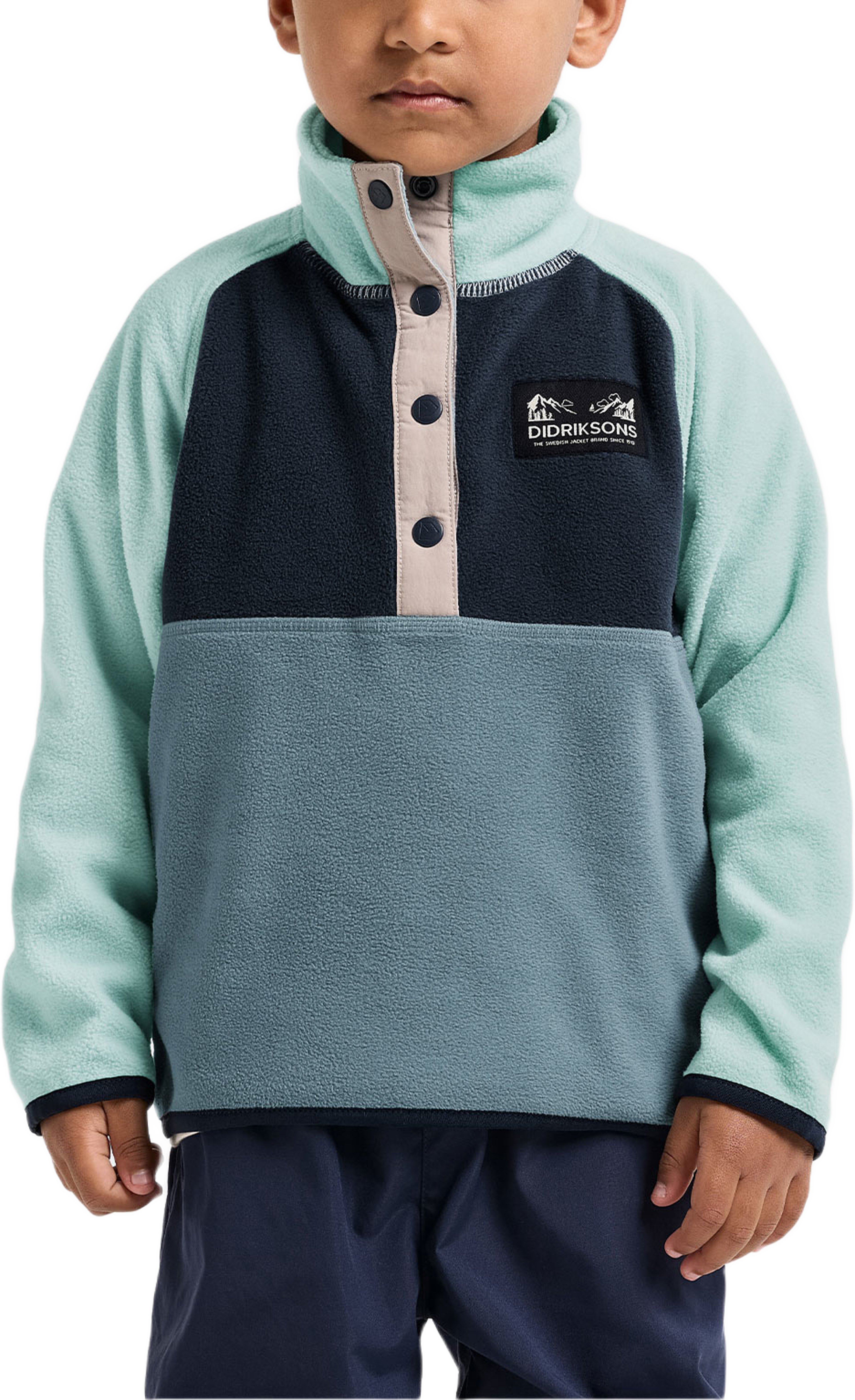 Monte Half button, från Didriksons, i färgen Factory Blue. Klicka för att öppna bilden i stort format