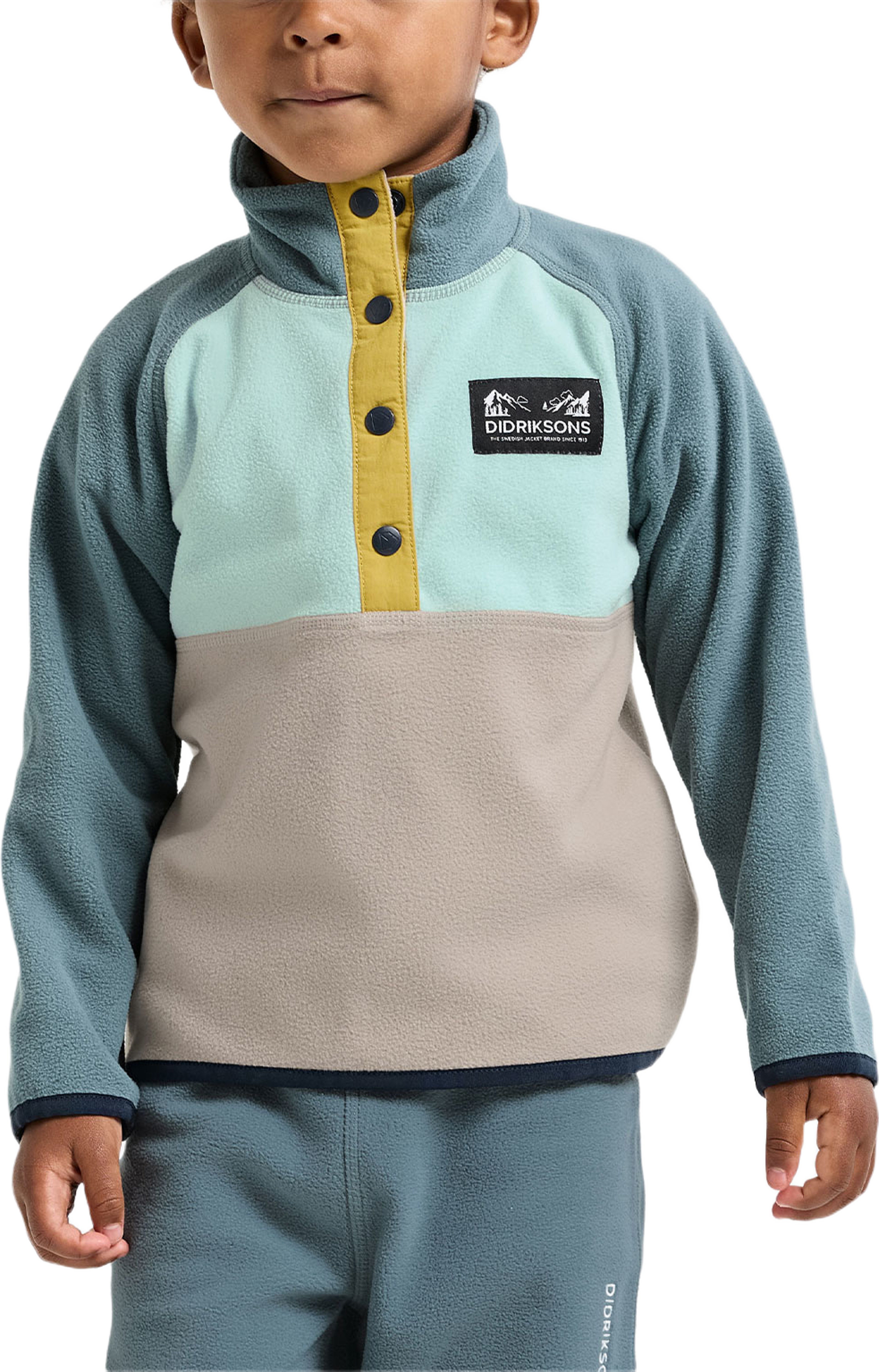 Monte Half button, från Didriksons, i färgen Ocean Mint. Klicka för att öppna bilden i stort format