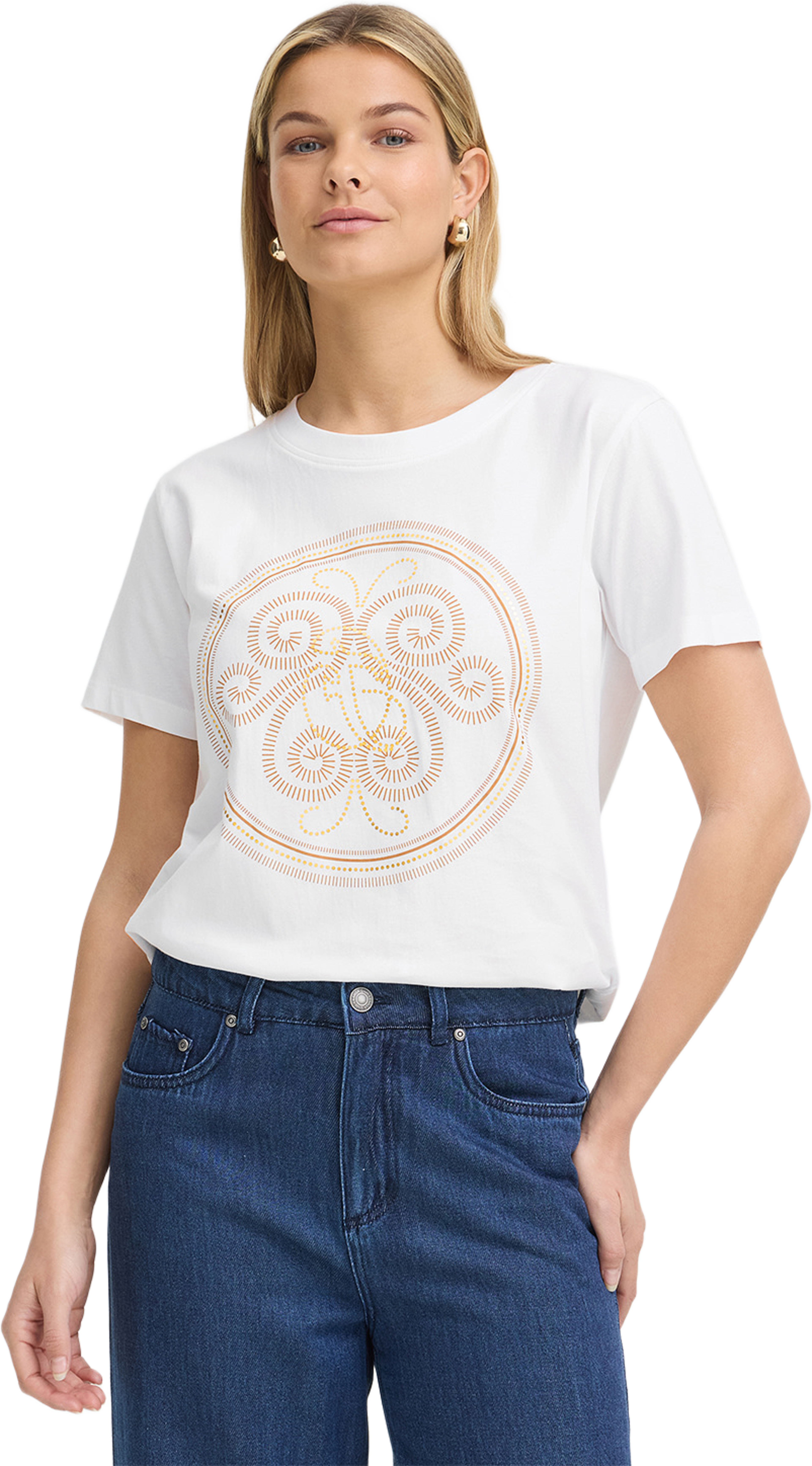 FRZARY TEE 1 T-shirt, från Fransa, i färgen White W. Tobacco Gold Foil. Klicka för att öppna bilden i stort format