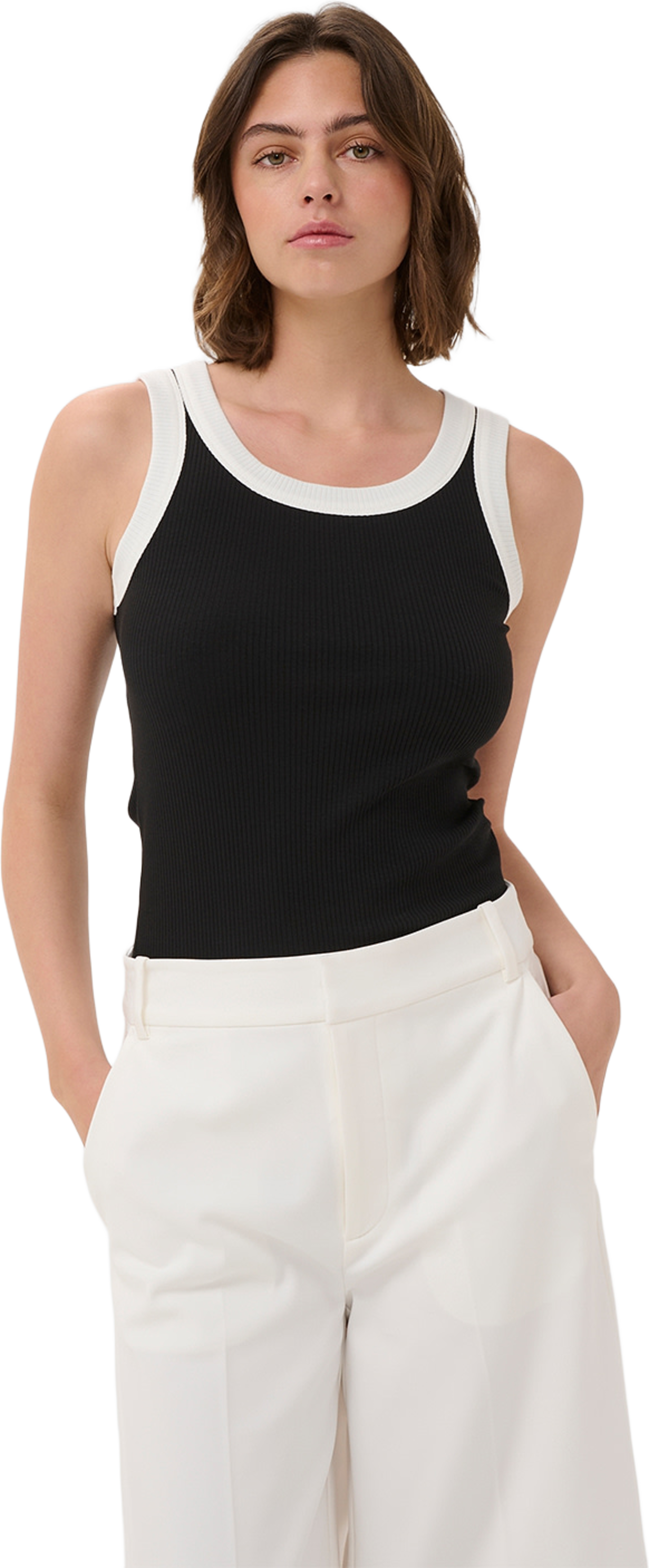 DagnaIW Tank; InWear Top, från Inwear, i färgen Black / Whisperwhite Rib Trim. Klicka för att öppna bilden i stort format