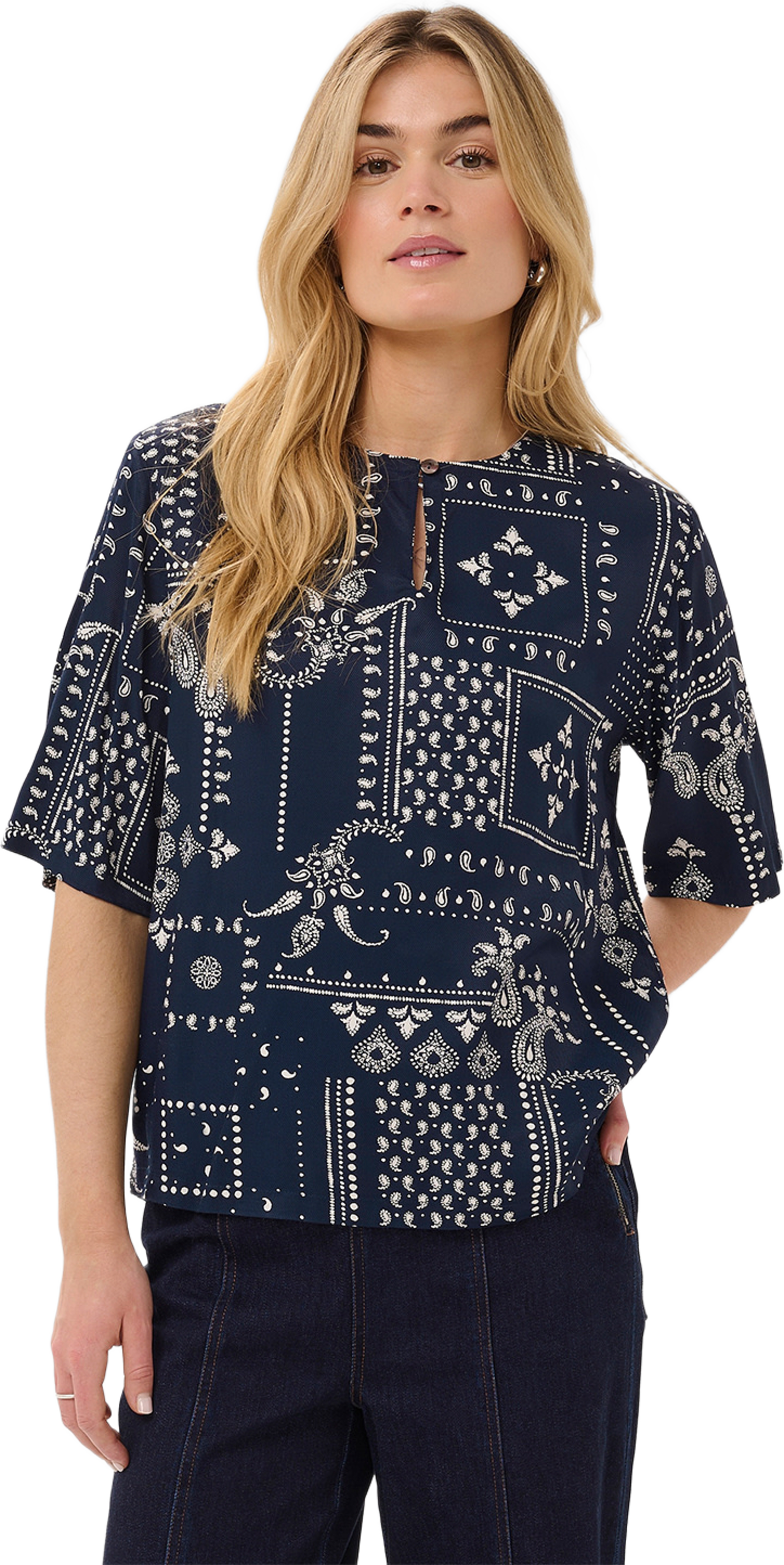 StephanieSZ Blouse, från Saint Tropez, i färgen Nightsky Paisley Mosaic. Klicka för att öppna bilden i stort format