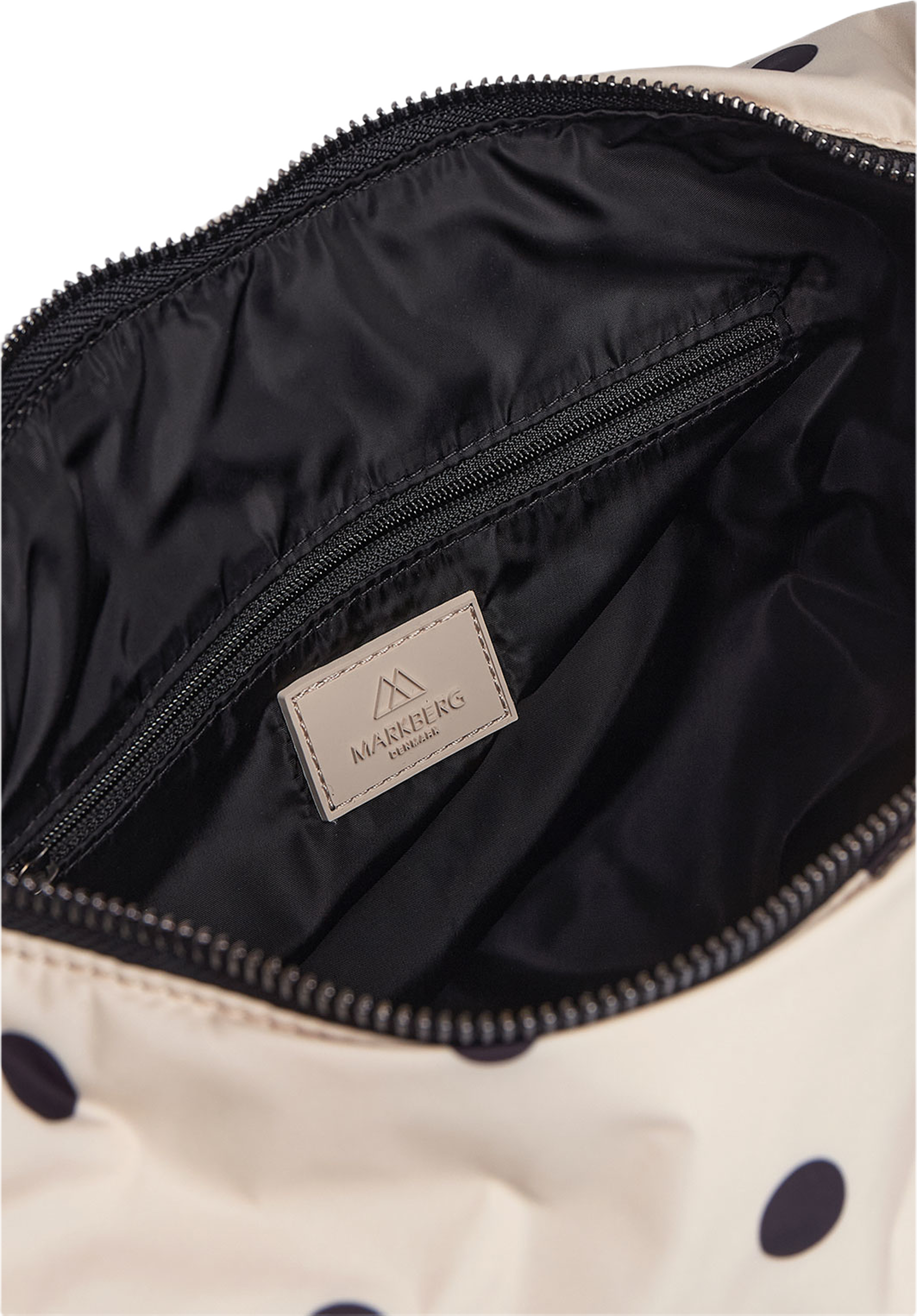 Ground Bag Recycled, från Markberg, i färgen Polka Dot, Creme. Klicka för att öppna bilden i stort format