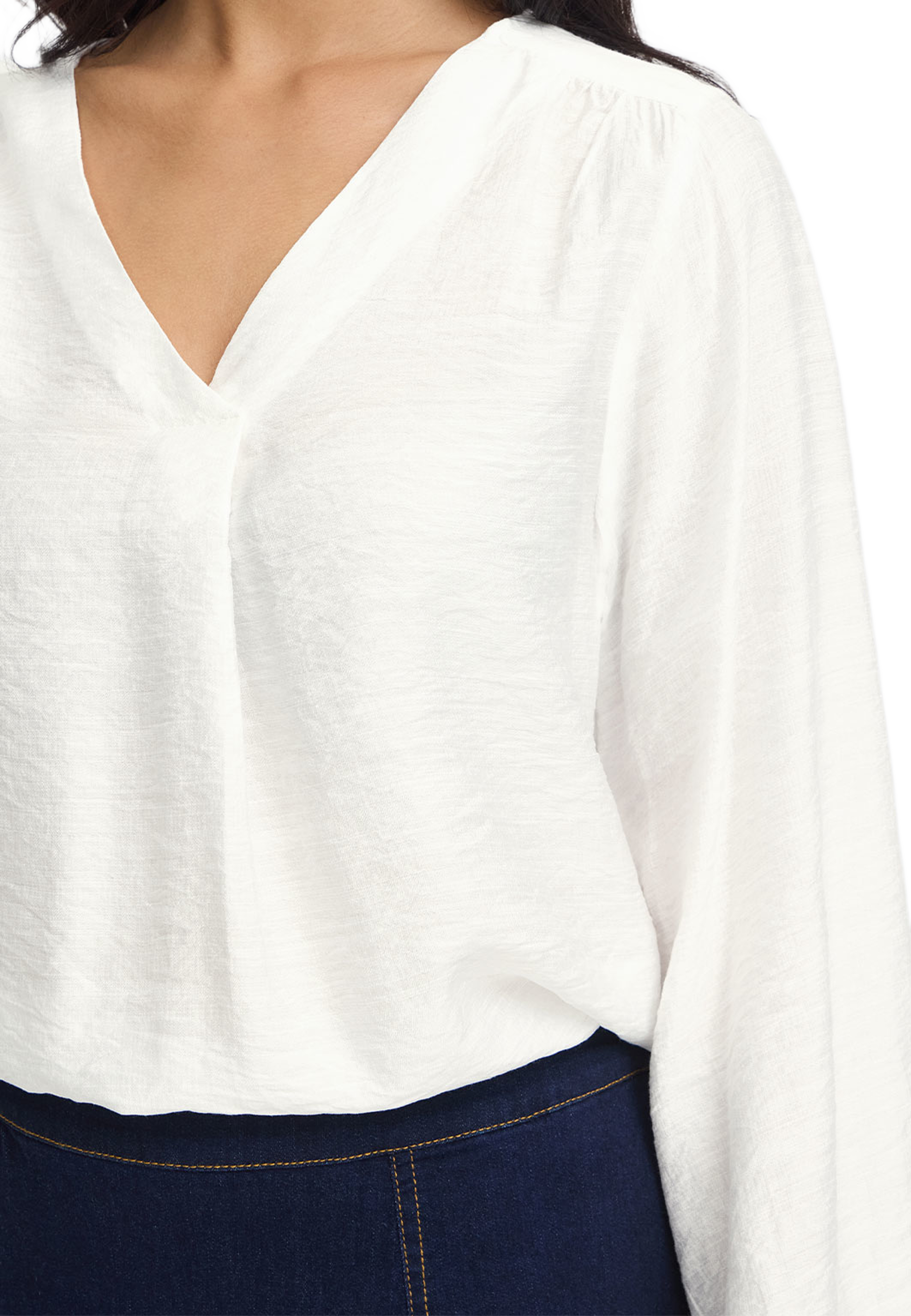 Frariana Blouse, från Fransa, i färgen Whisper White. Klicka för att öppna bilden i stort format