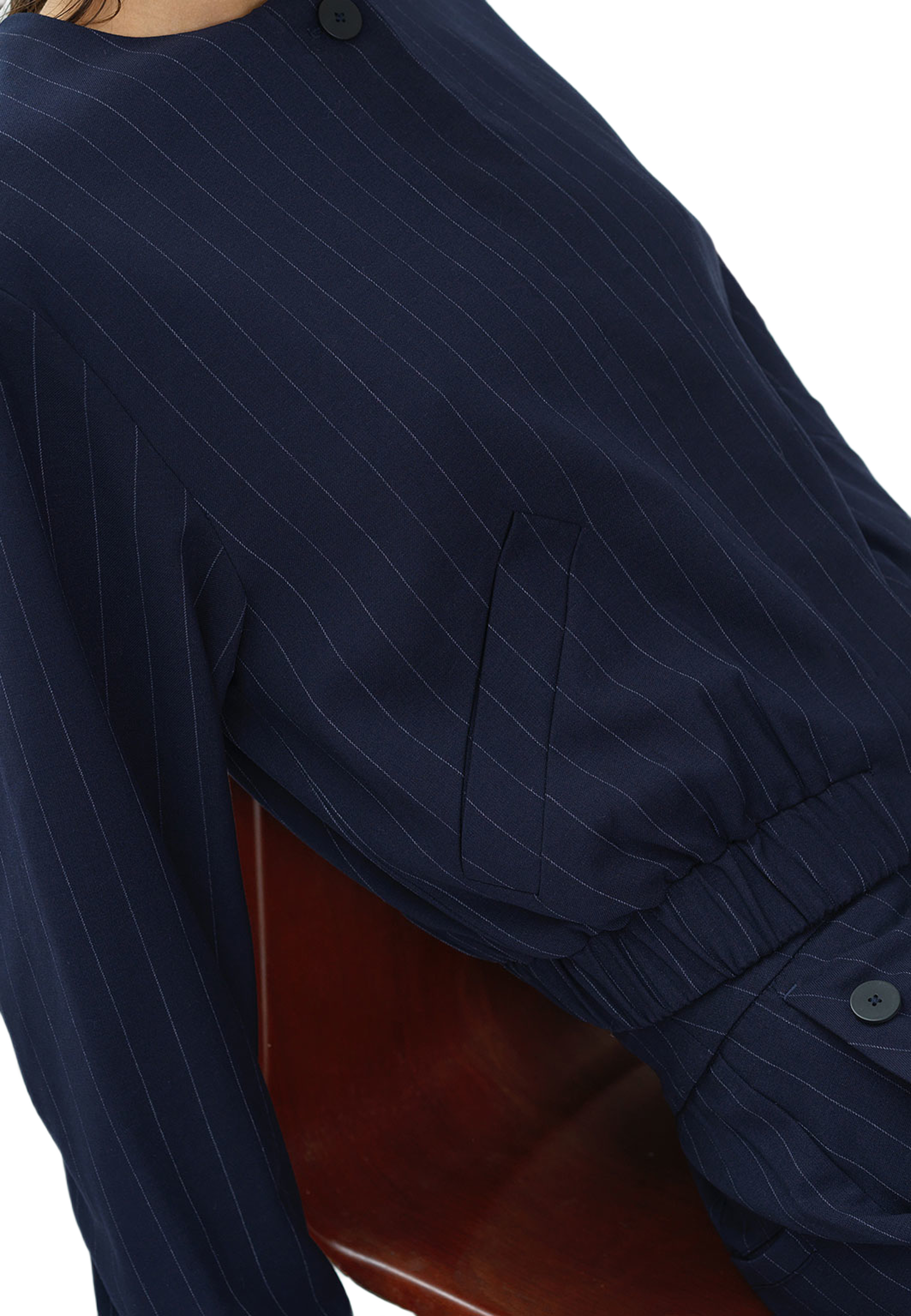 Alia Pinstripe Bomber Jacket, från French Connection, i färgen New Navy. Klicka för att öppna bilden i stort format