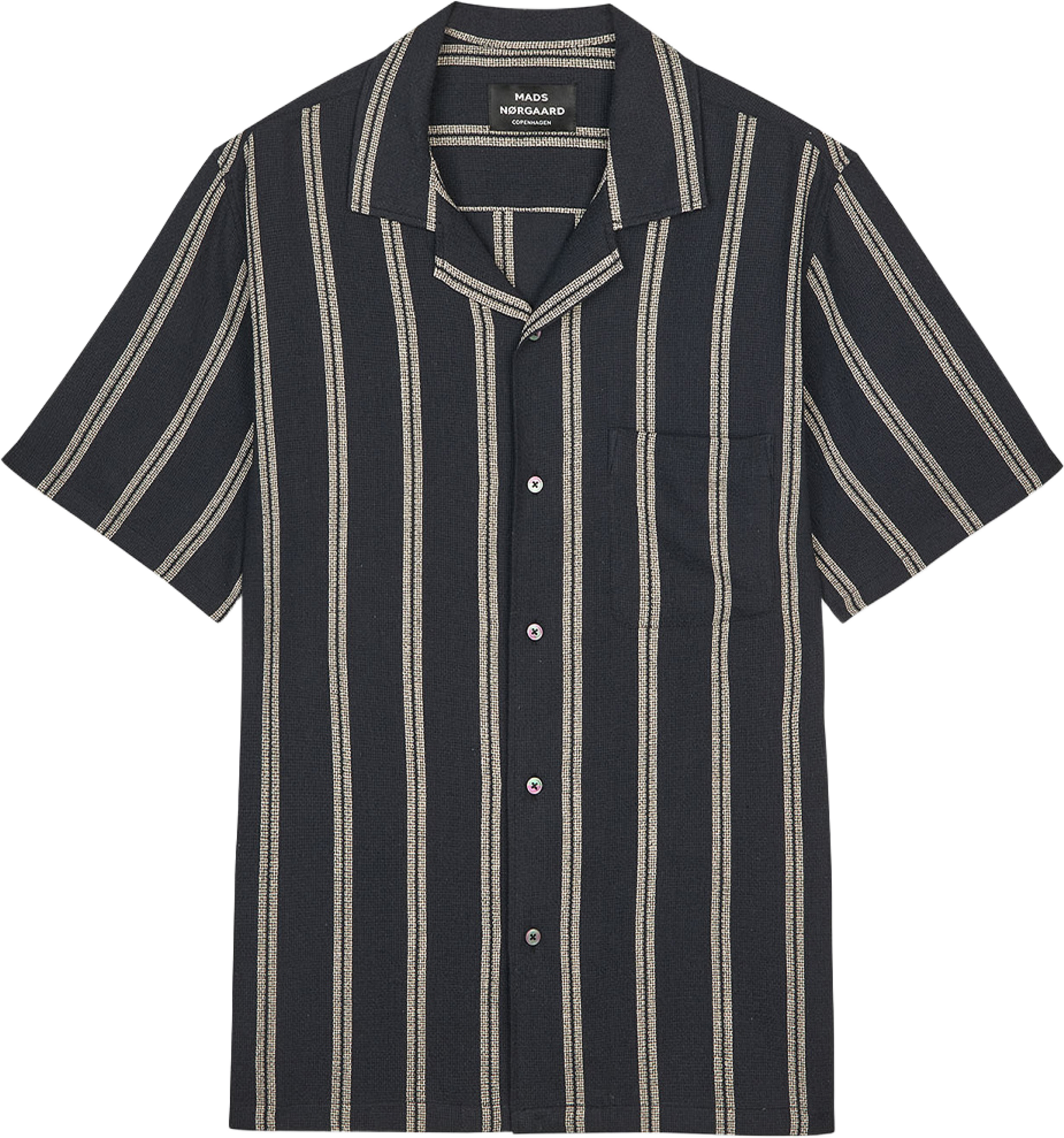 Texture Kenji Shirt SS ST., från Mads Nørgaard, i färgen Black/Plaza Taupe. Klicka för att öppna bilden i stort format