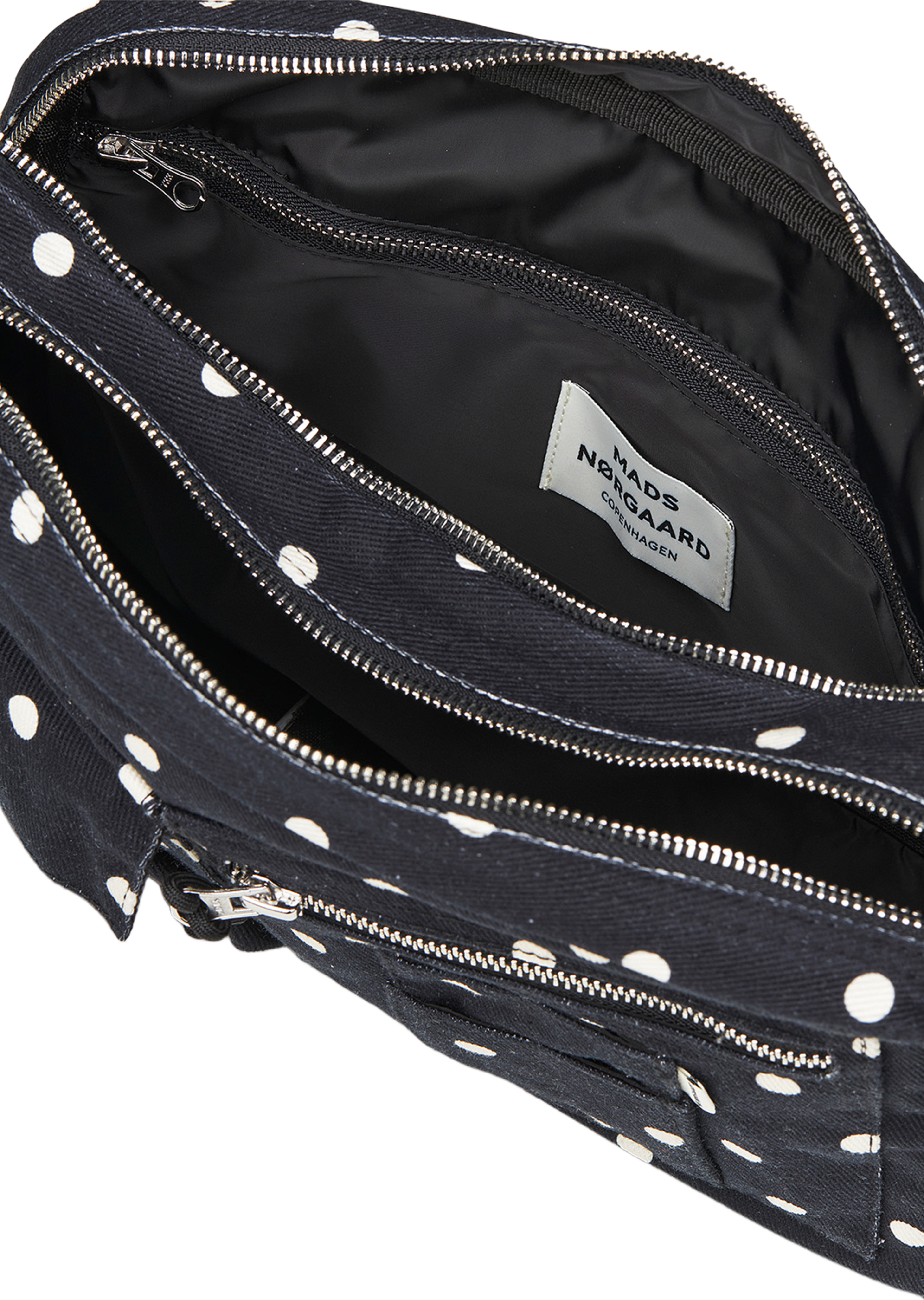 Boutiqno Cappa Art Bag, från Mads Nørgaard, i färgen Dot Aop Black. Klicka för att öppna bilden i stort format