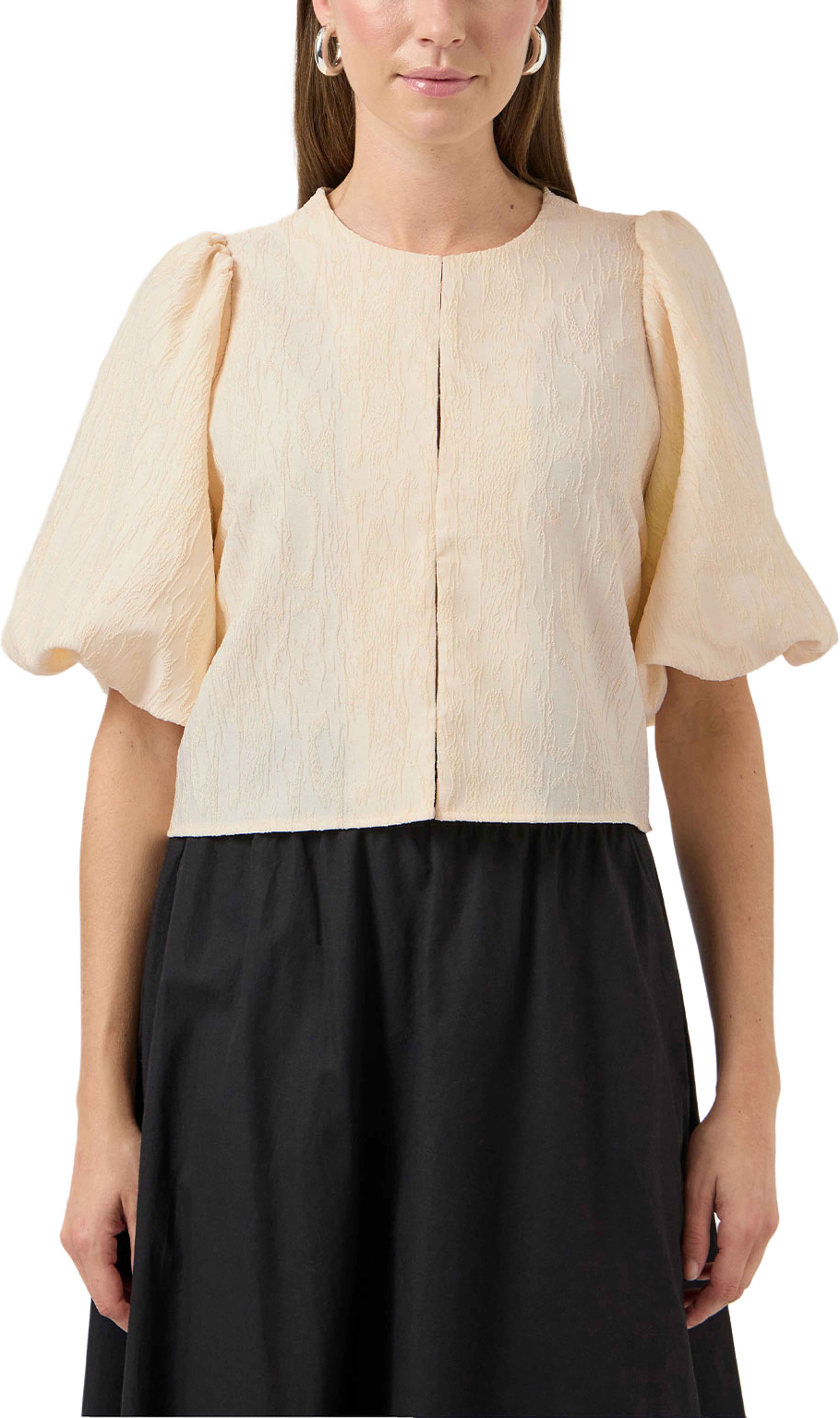 YASMINU 2/4 SHORT TOP, från Y.A.S, i färgen Gardenia. Klicka för att öppna bilden i stort format