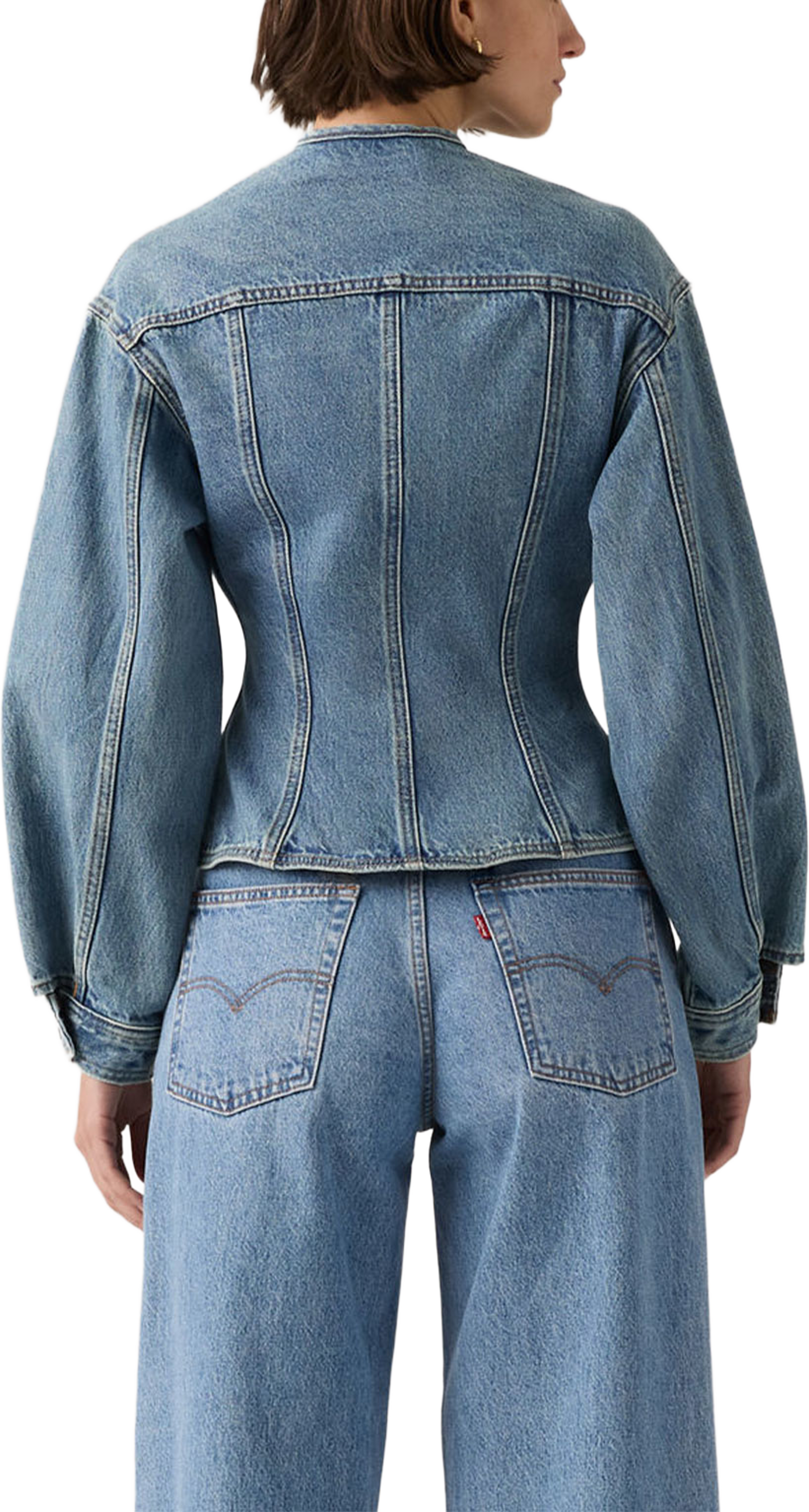 Sculpted Trucker Jacket, från Levi's, i färgen Med Indigo - Worn In. Klicka för att öppna bilden i stort format