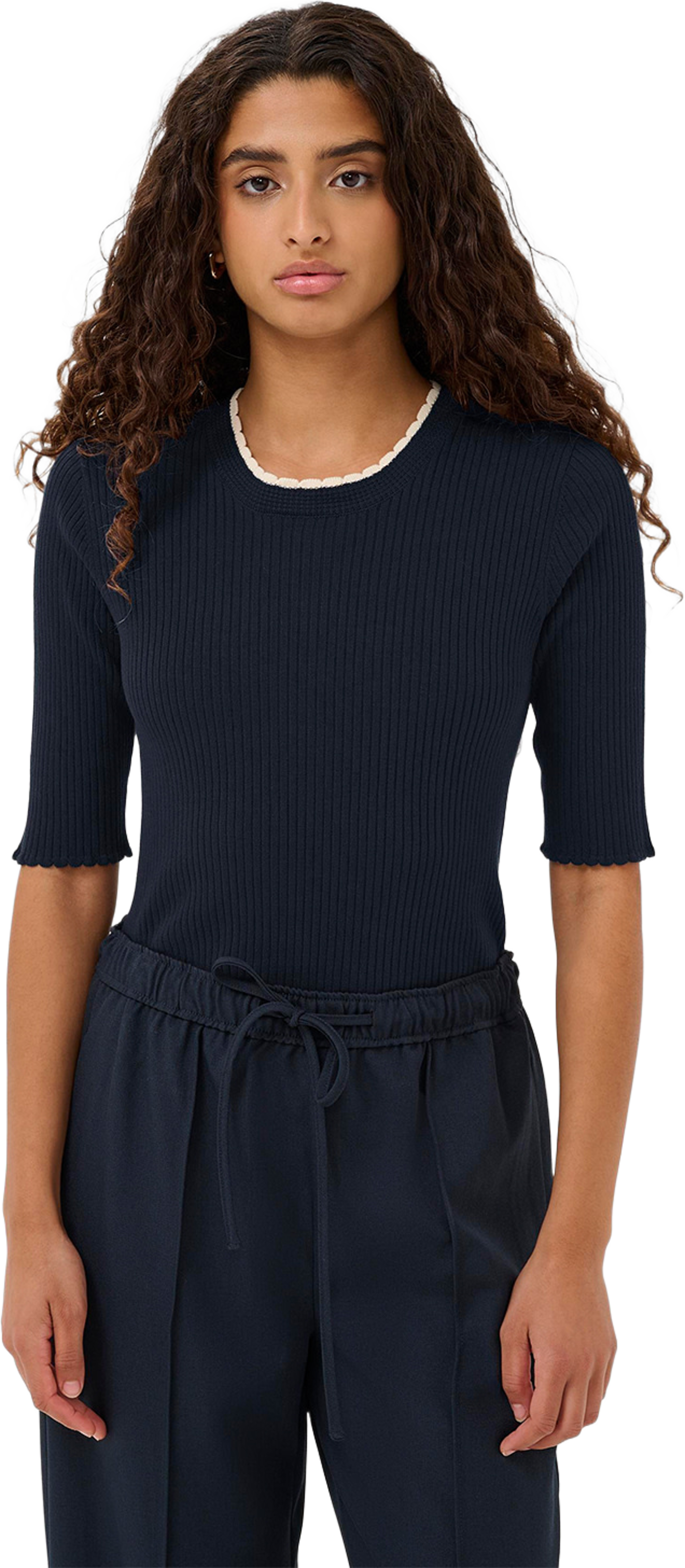 Lysandra Pullover, från Soaked In Luxury, i färgen Salute. Klicka för att öppna bilden i stort format