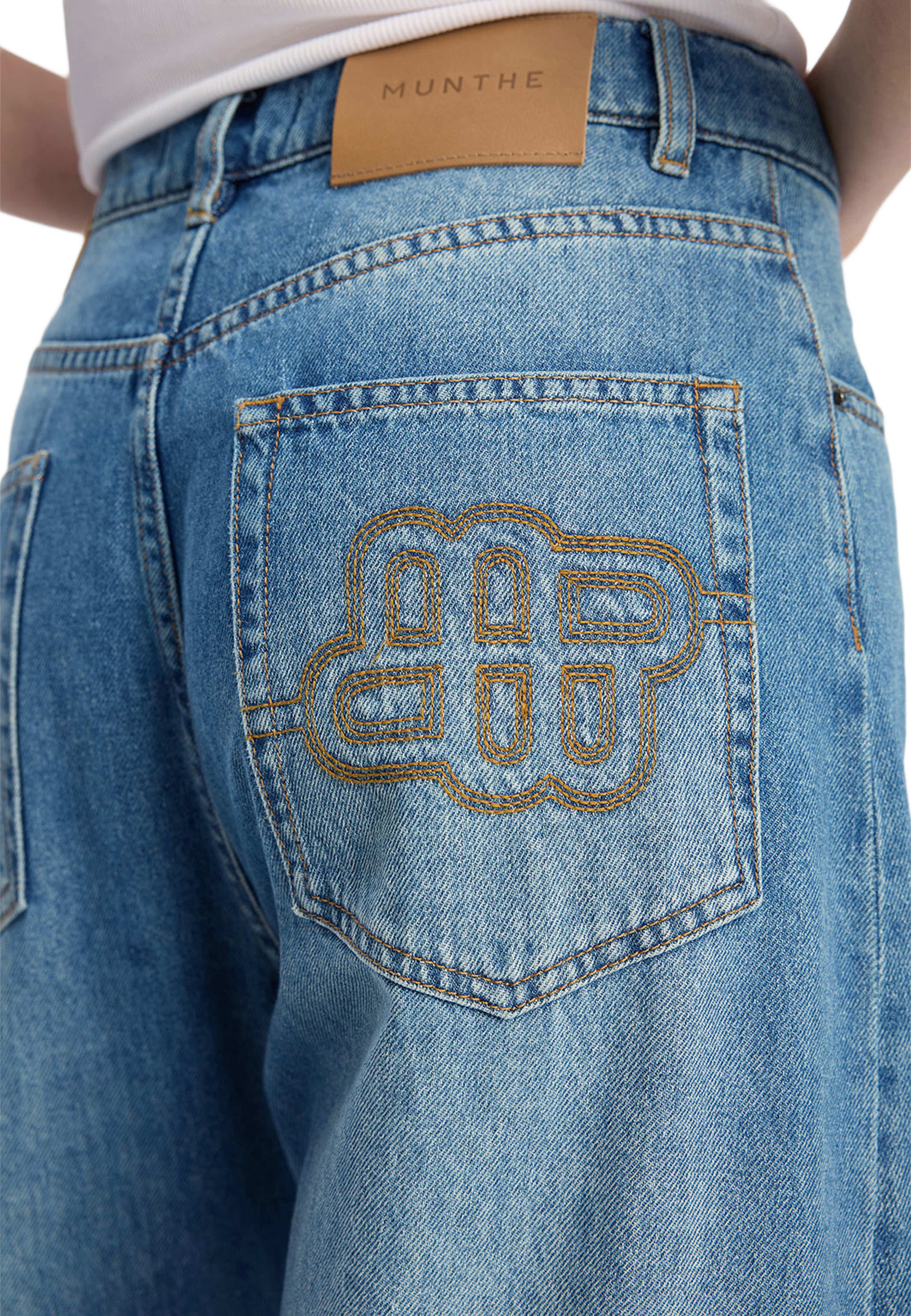 Bimo Jeans, från Munthe, i färgen Blue. Klicka för att öppna bilden i stort format