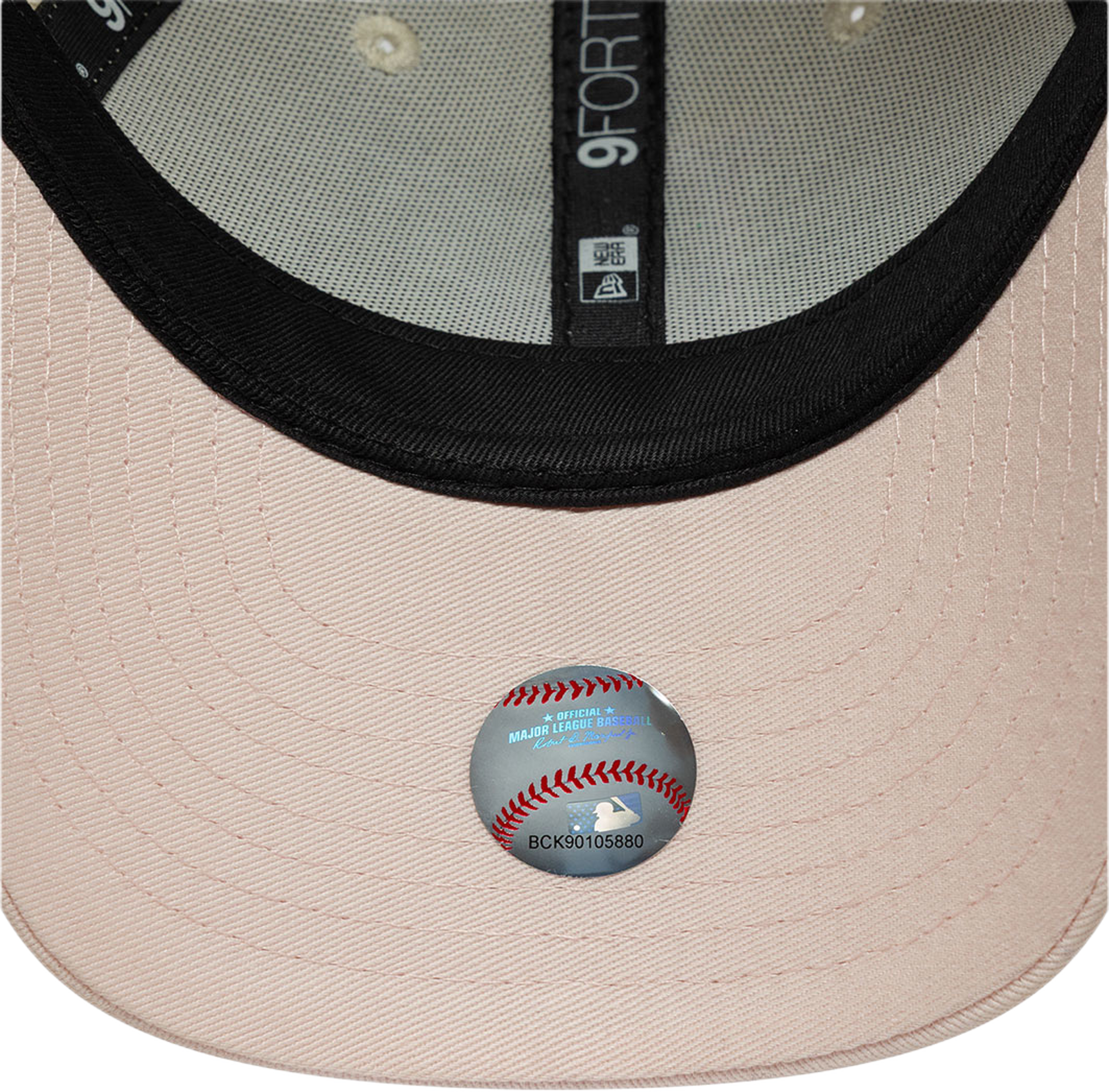 Chyt League Ess 9forty Losdod, från New Era, i färgen Ltcpmp. Klicka för att öppna bilden i stort format