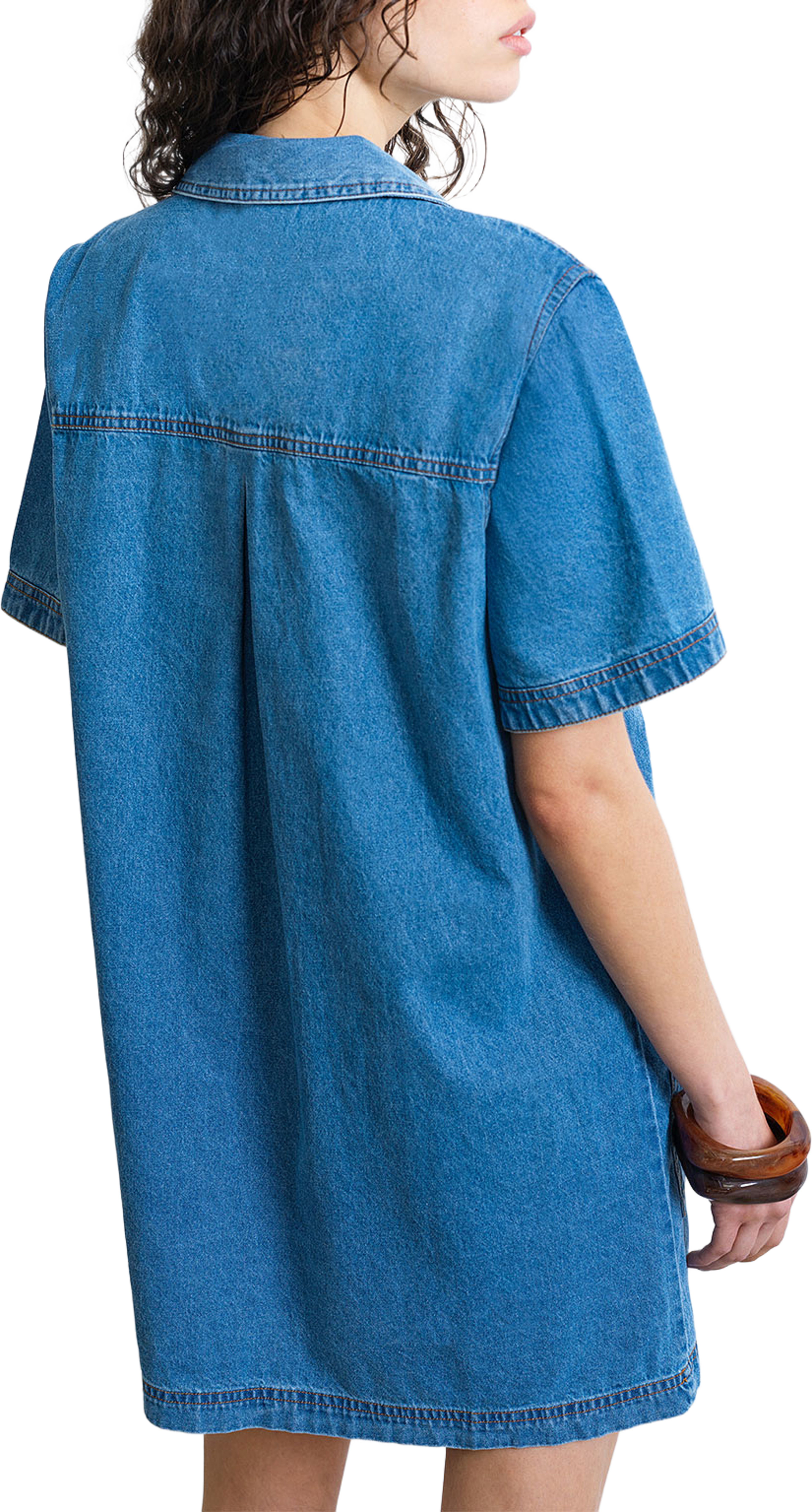 Archie Denim Patch Pocket Mini Dress, från French Connection, i färgen Clean Blue Denim. Klicka för att öppna bilden i stort format