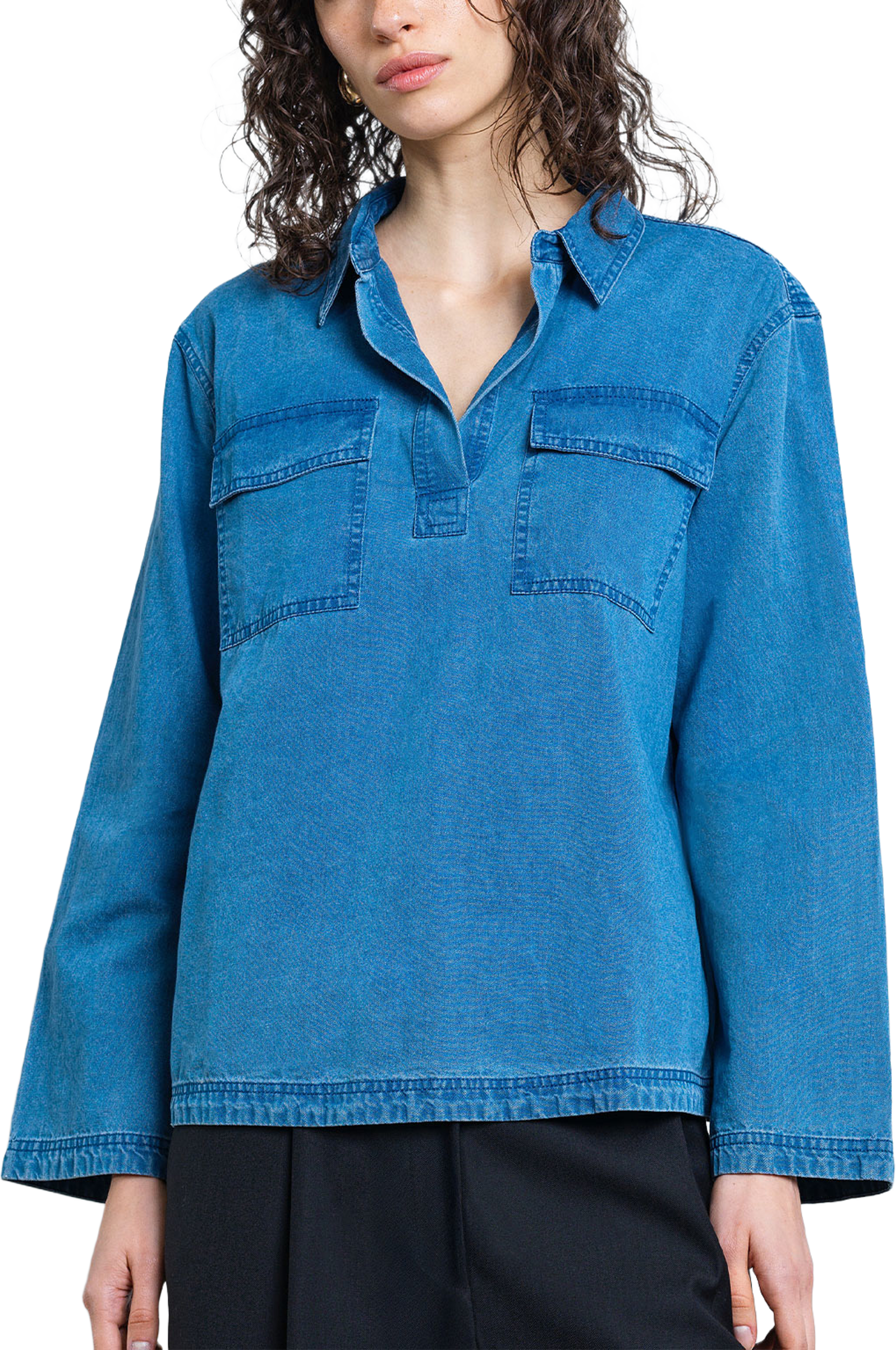 Zaves Chambray Denim Pocket Shirt, från French Connection, i färgen Medium Bleach Wash. Klicka för att öppna bilden i stort format