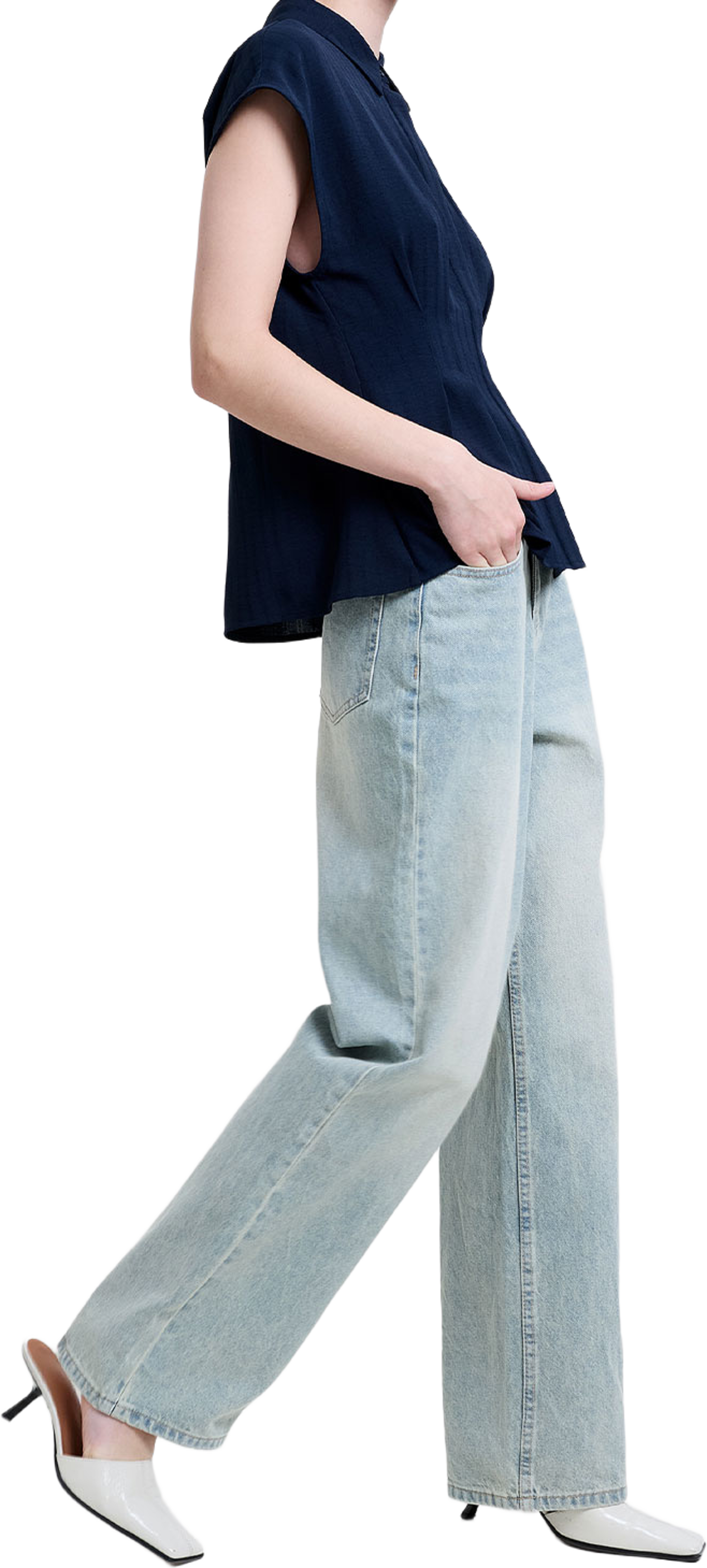 Codie Pleated Button Down Peplum Top, från French Connection, i färgen Navy. Klicka för att öppna bilden i stort format