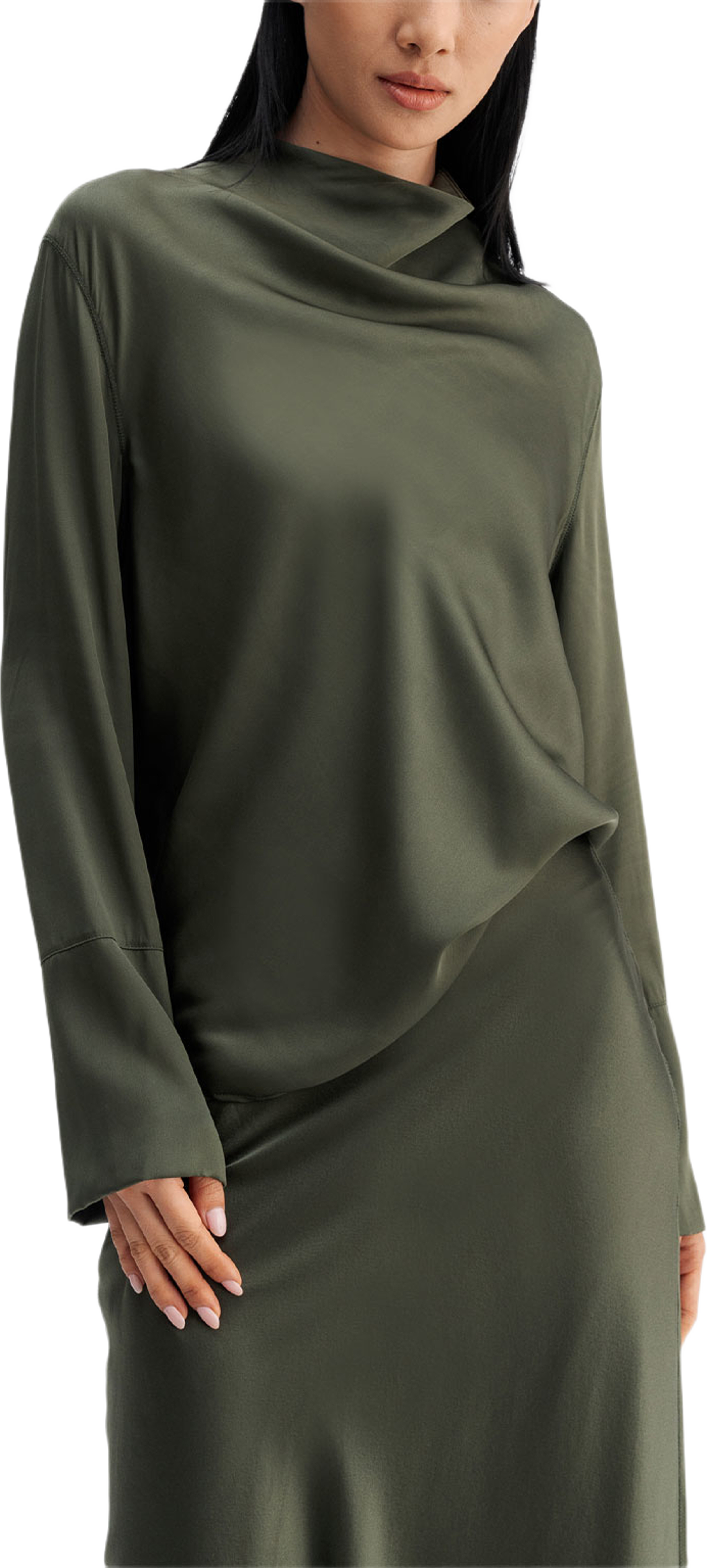 Ayumi silk blouse, från Ahlvar Gallery, i färgen Olive Green. Klicka för att öppna bilden i stort format