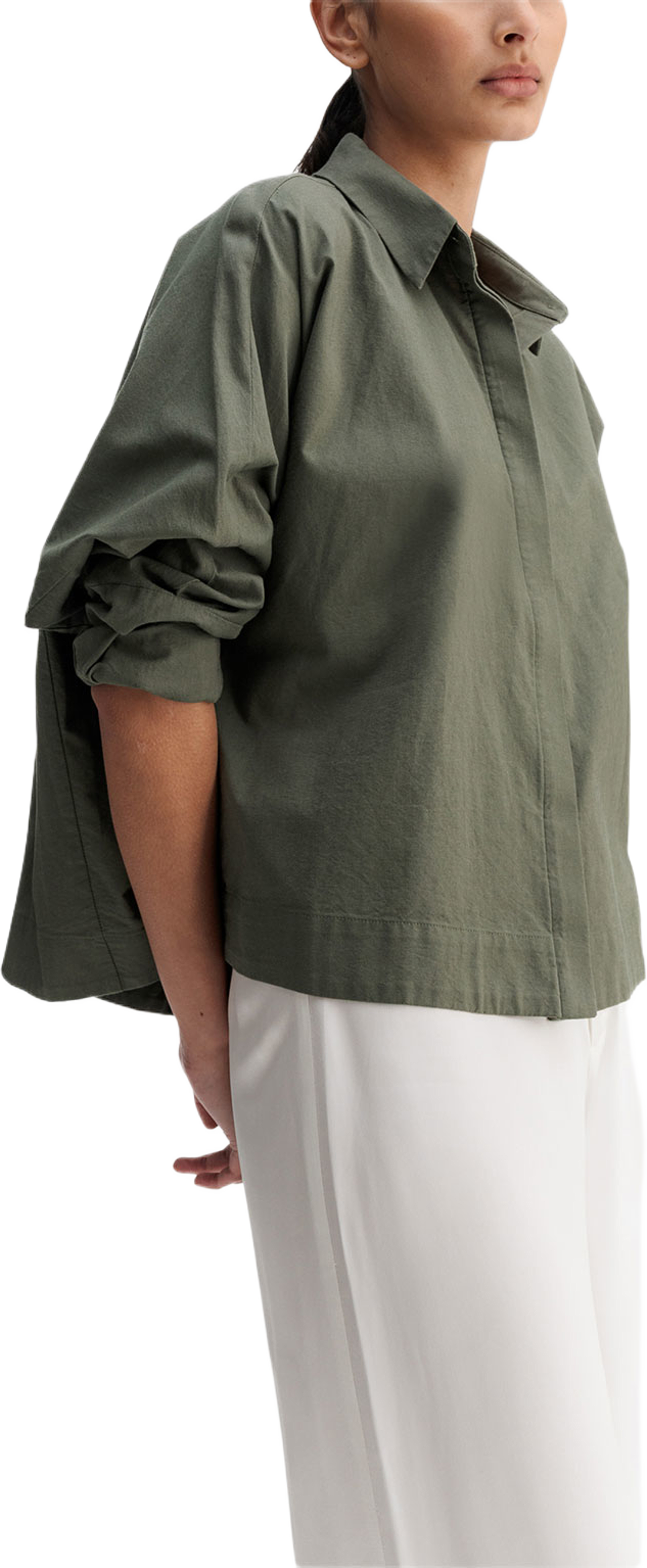 Gigi Oxofrd Shirt, från Ahlvar Gallery, i färgen Olive Green. Klicka för att öppna bilden i stort format