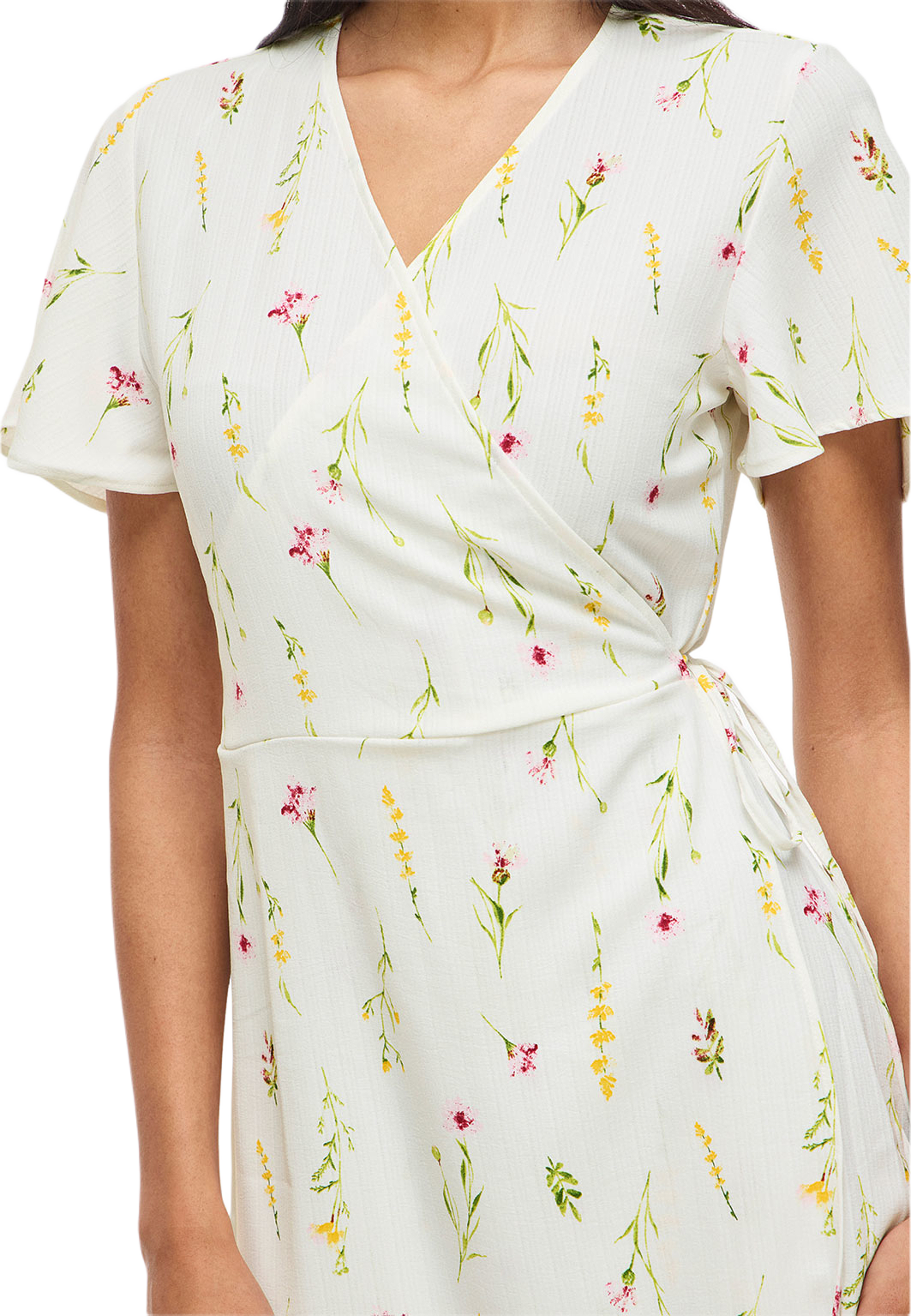 Vilovie Wrap Midi Dress, från Vila, i färgen Snow White Lore. Klicka för att öppna bilden i stort format