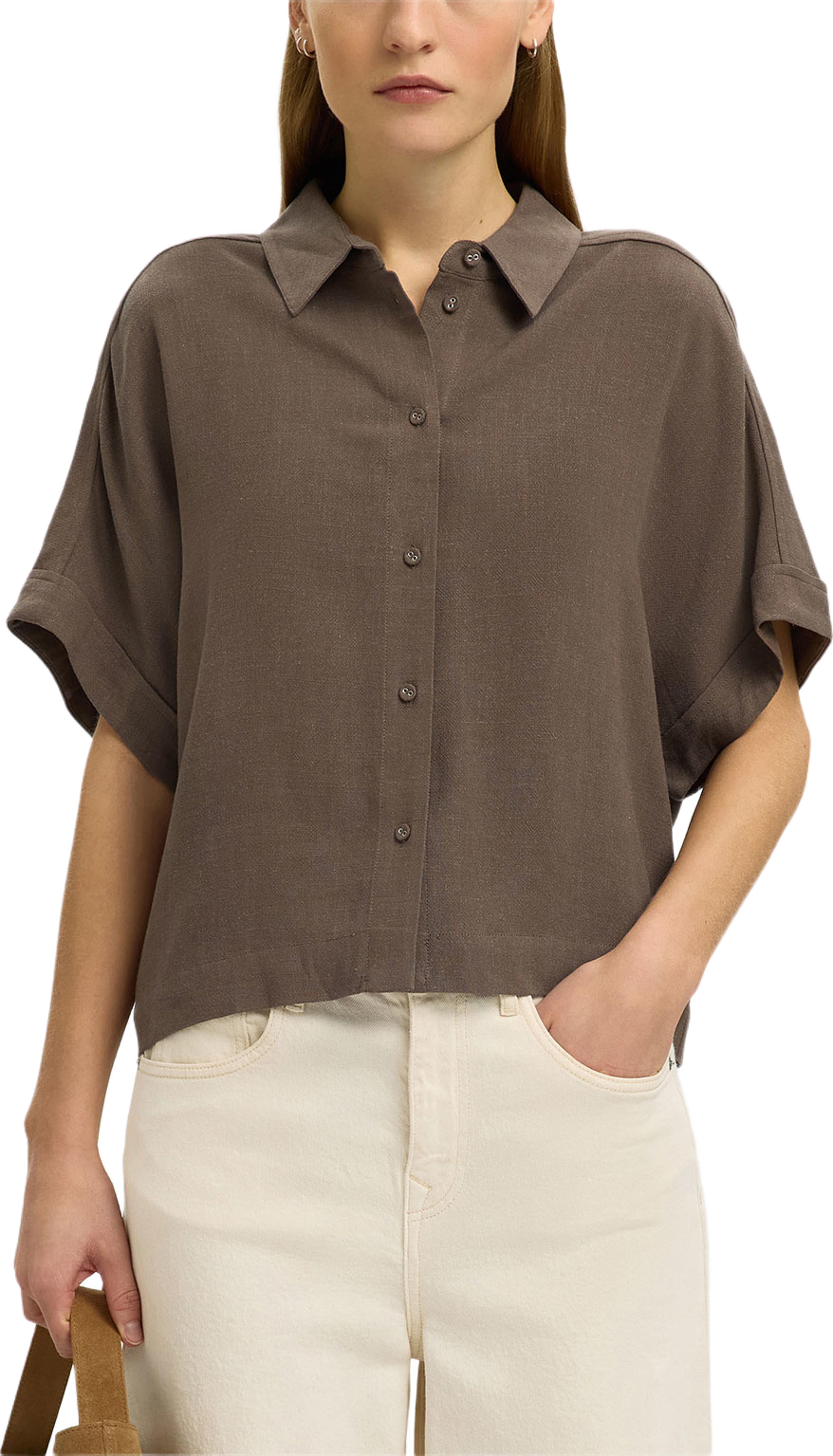 Viva Cropped Shirt, från Selected Femme, i färgen Chocolate Chip. Klicka för att öppna bilden i stort format