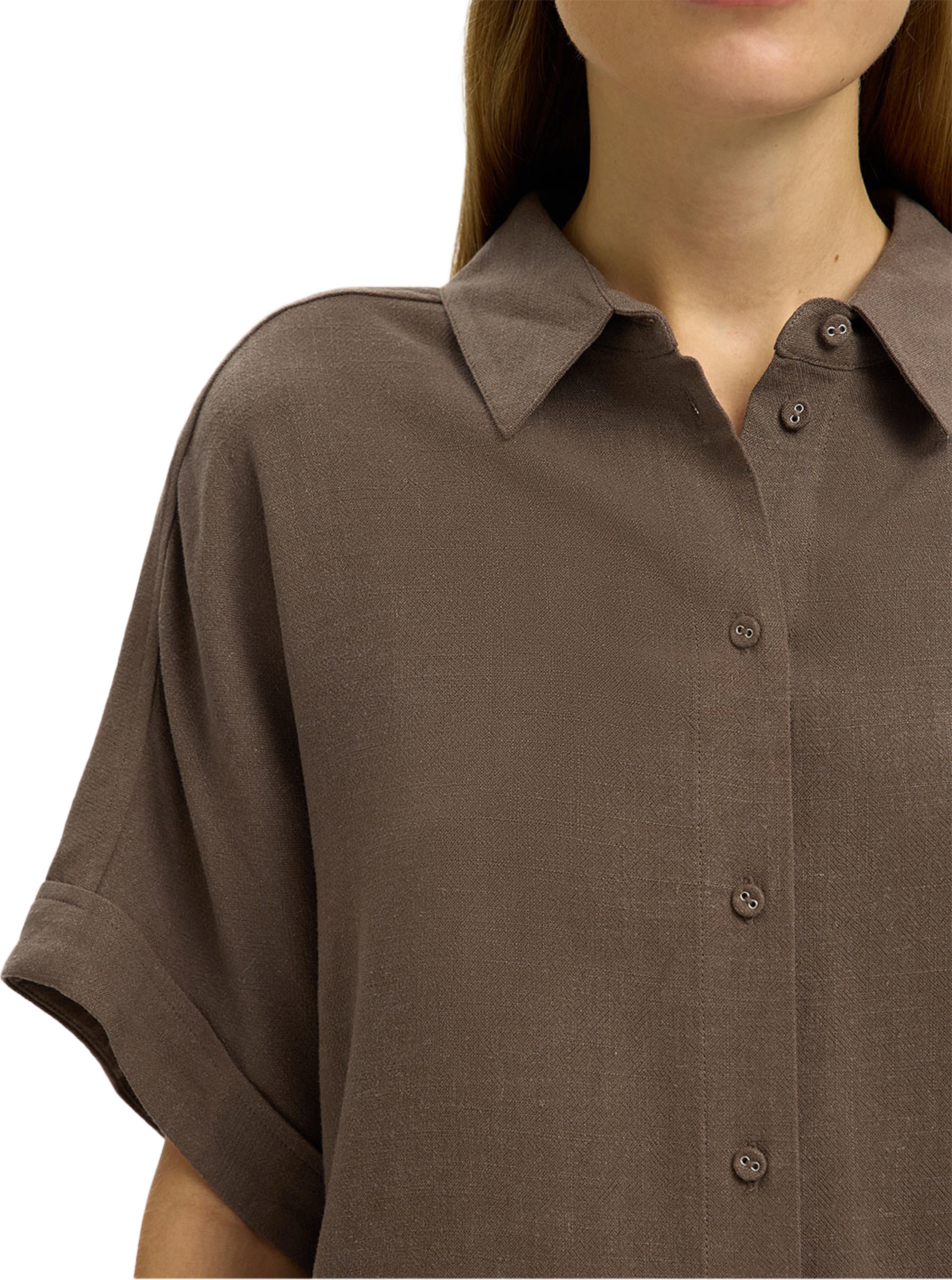 Viva Cropped Shirt, från Selected Femme, i färgen Chocolate Chip. Klicka för att öppna bilden i stort format