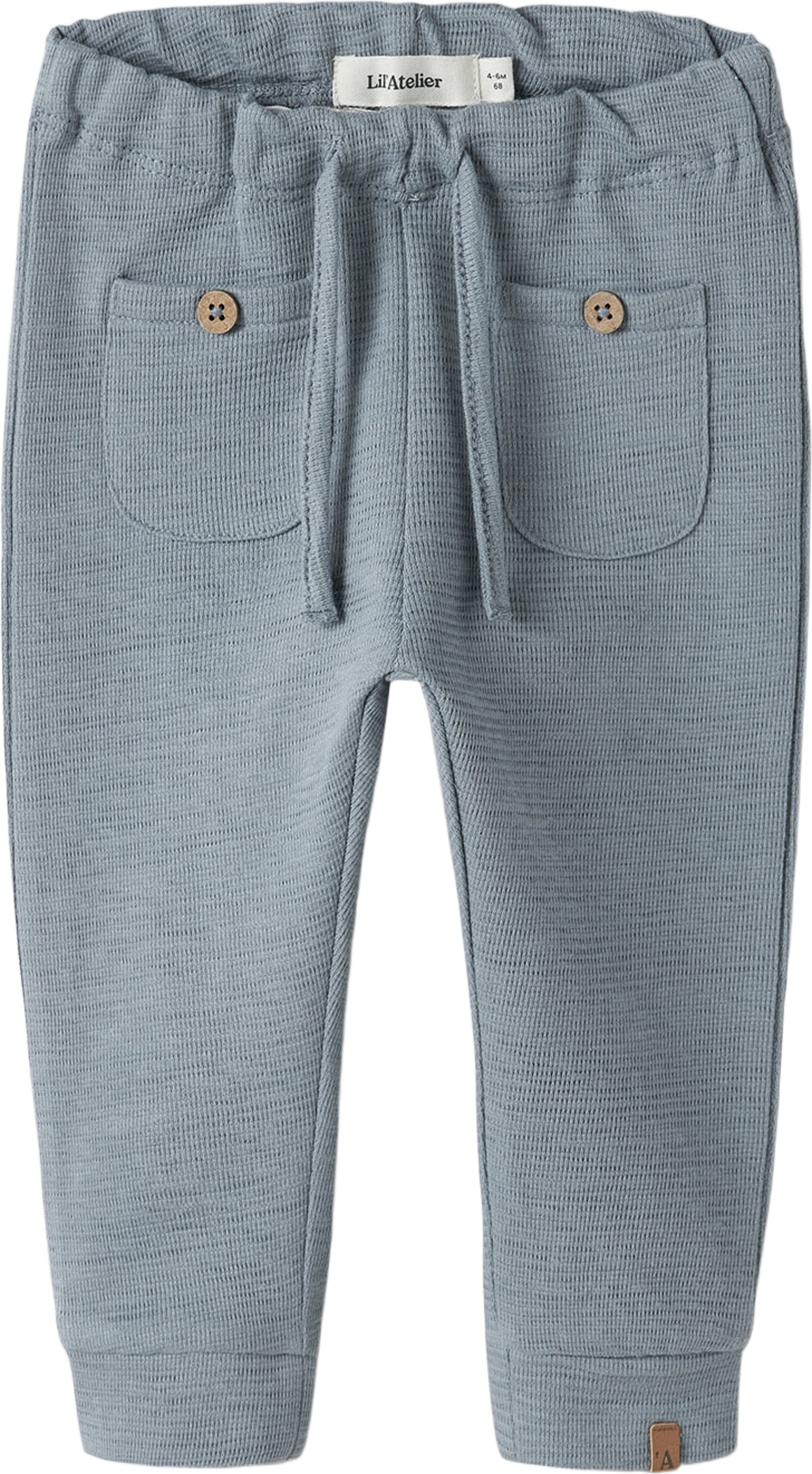 Byxor Falk, från Lil'Atelier, i färgen Tradewinds. Klicka för att öppna bilden i stort format