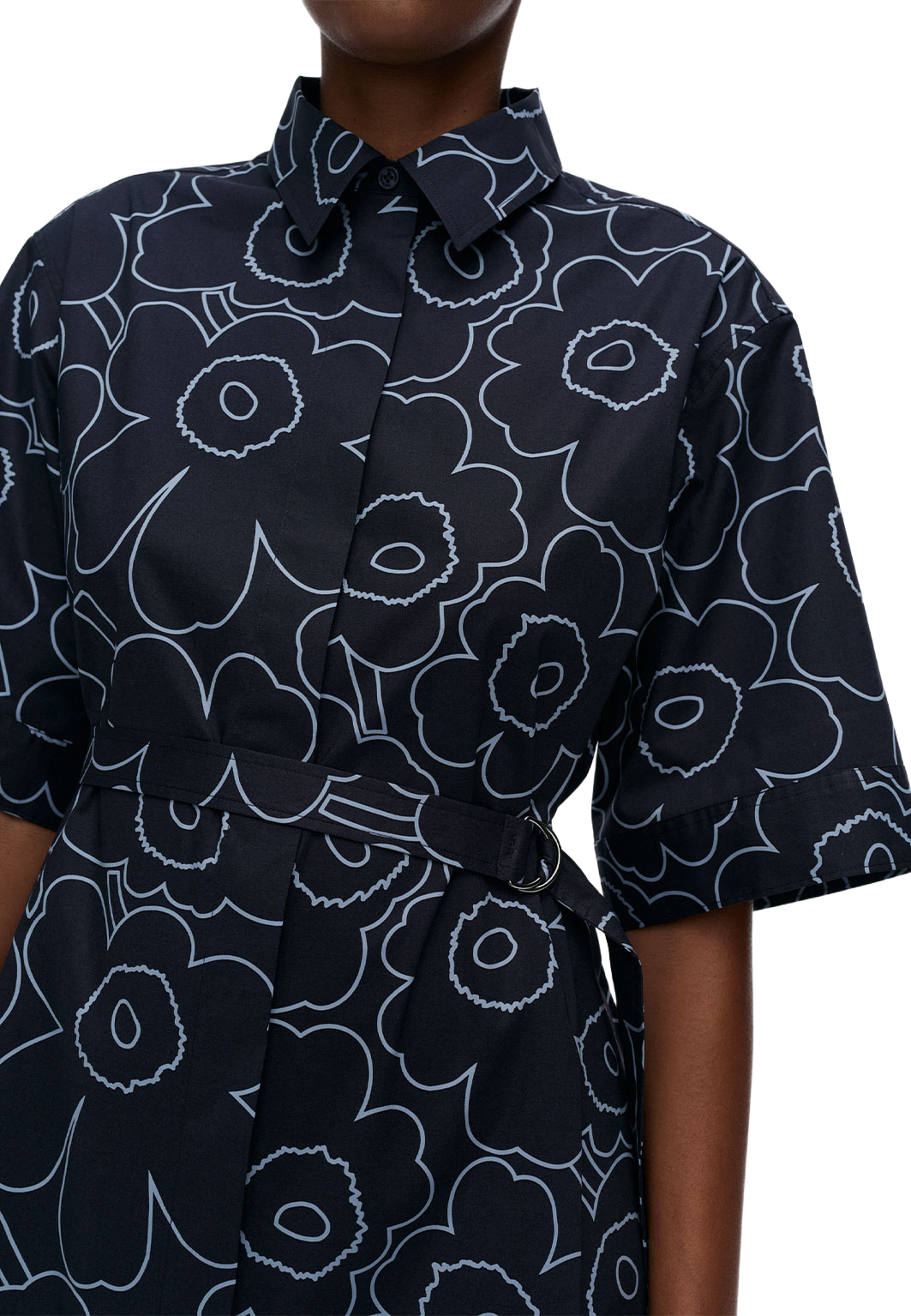 Popliini Piirto Unikko Dress, från Marimekko, i färgen Dark Blue, Light Blue. Klicka för att öppna bilden i stort format