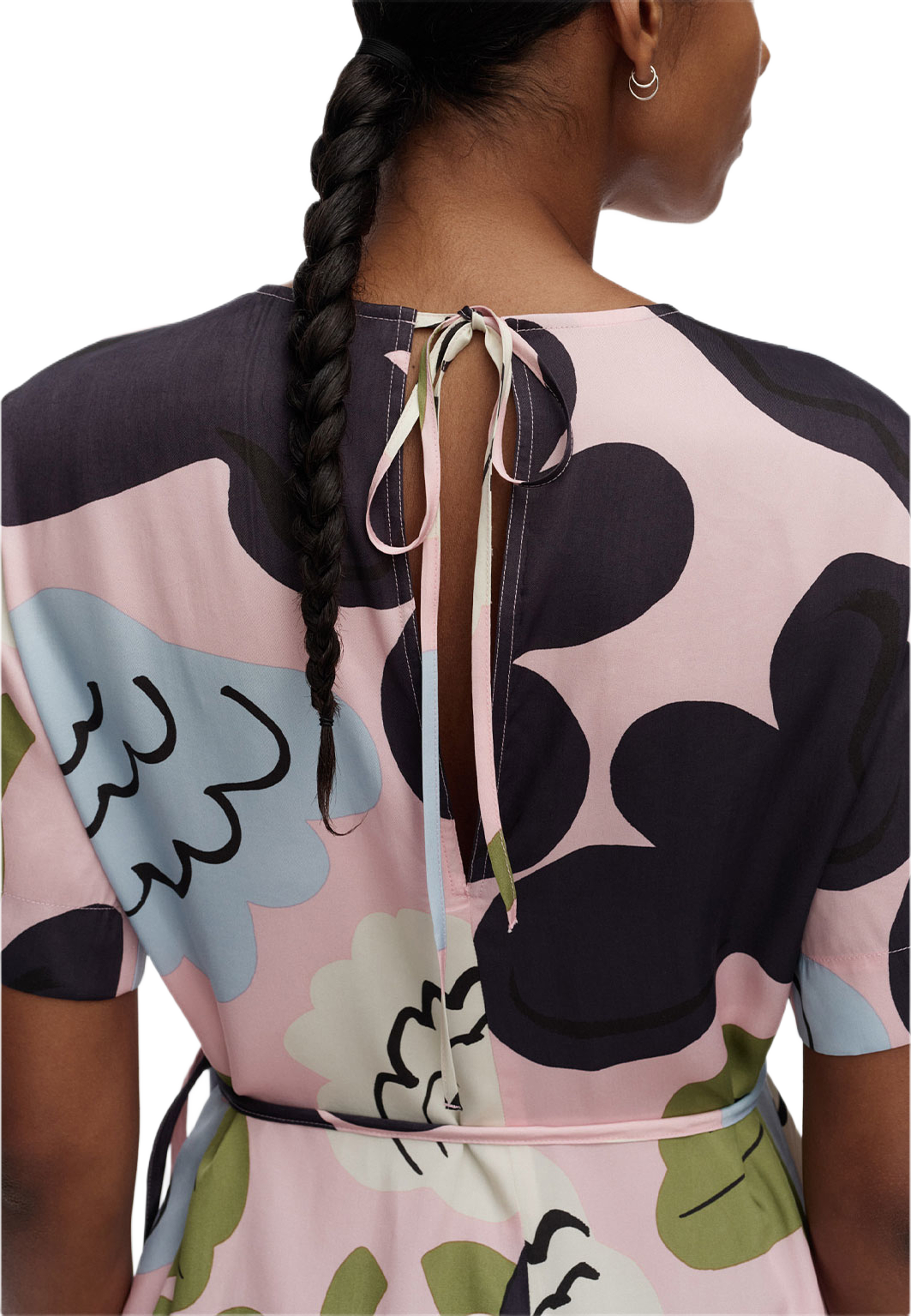Taipale Kukasta Kukkaan Dress, från Marimekko, i färgen Lt. Pink, Dk. Blue, Lt. Blue. Klicka för att öppna bilden i stort format
