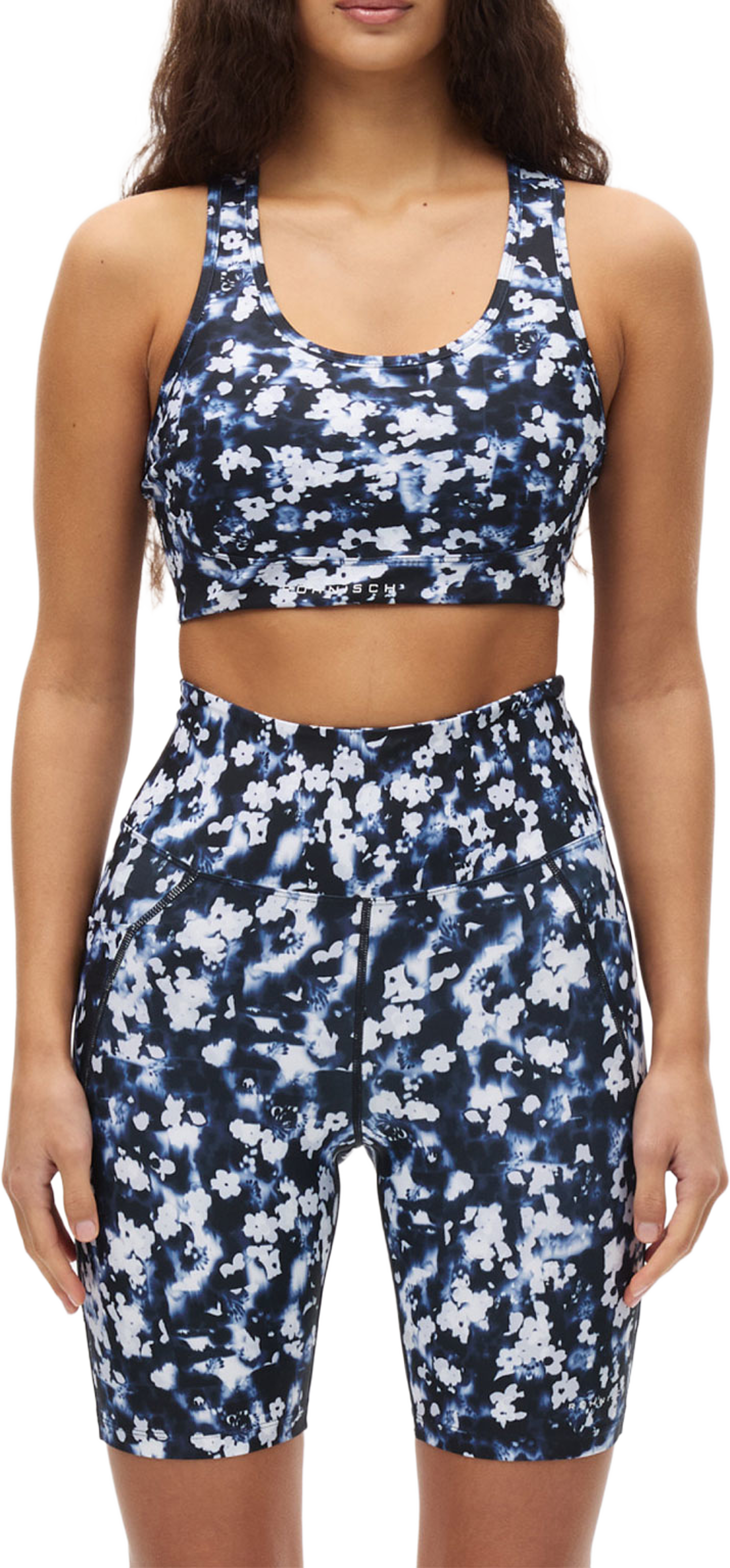 Printed Mesh Sportsbra, från Röhnisch, i färgen Indigo Bloom. Klicka för att öppna bilden i stort format