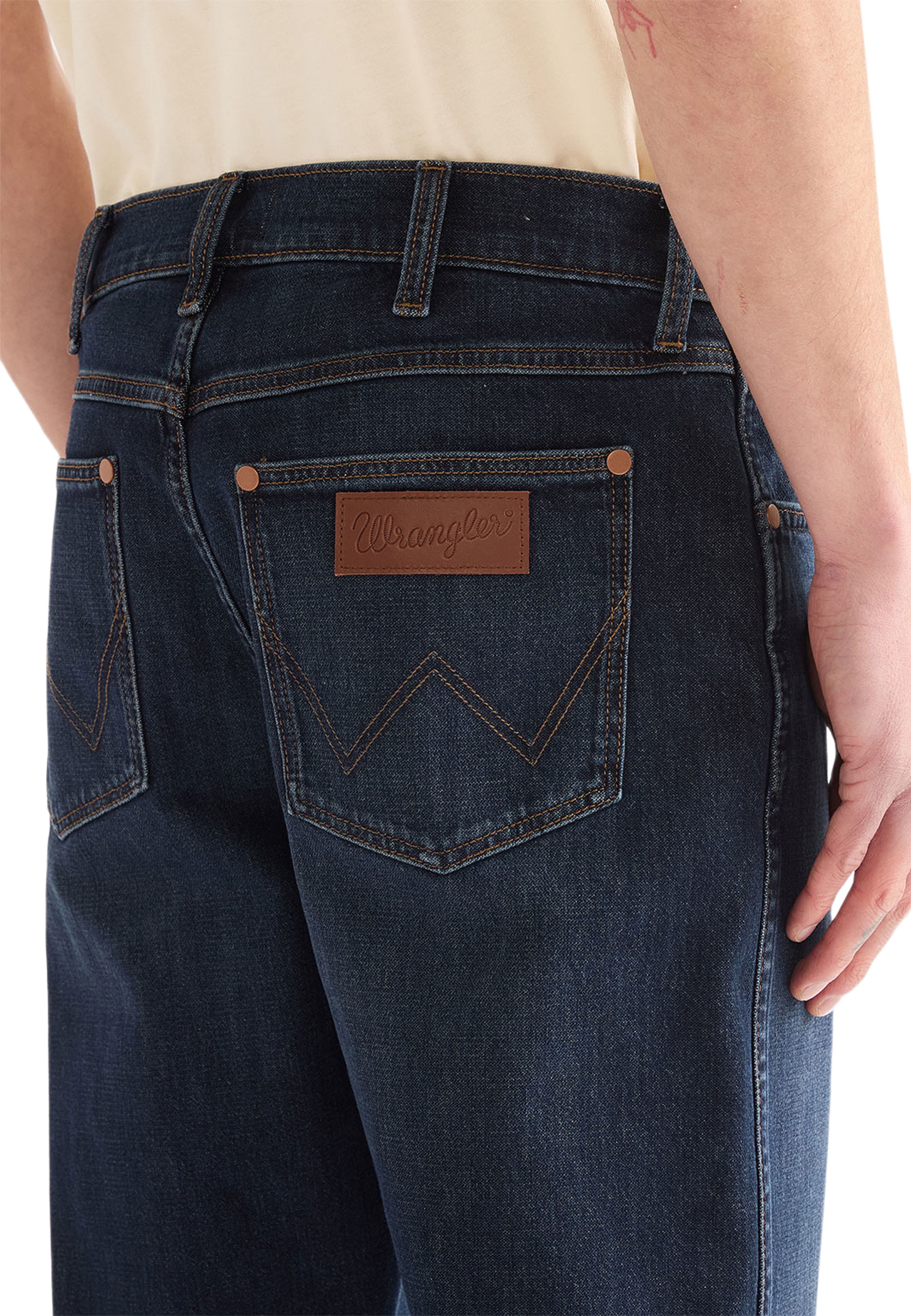 Redford Jeans, från Wrangler, i färgen Moonlit. Klicka för att öppna bilden i stort format