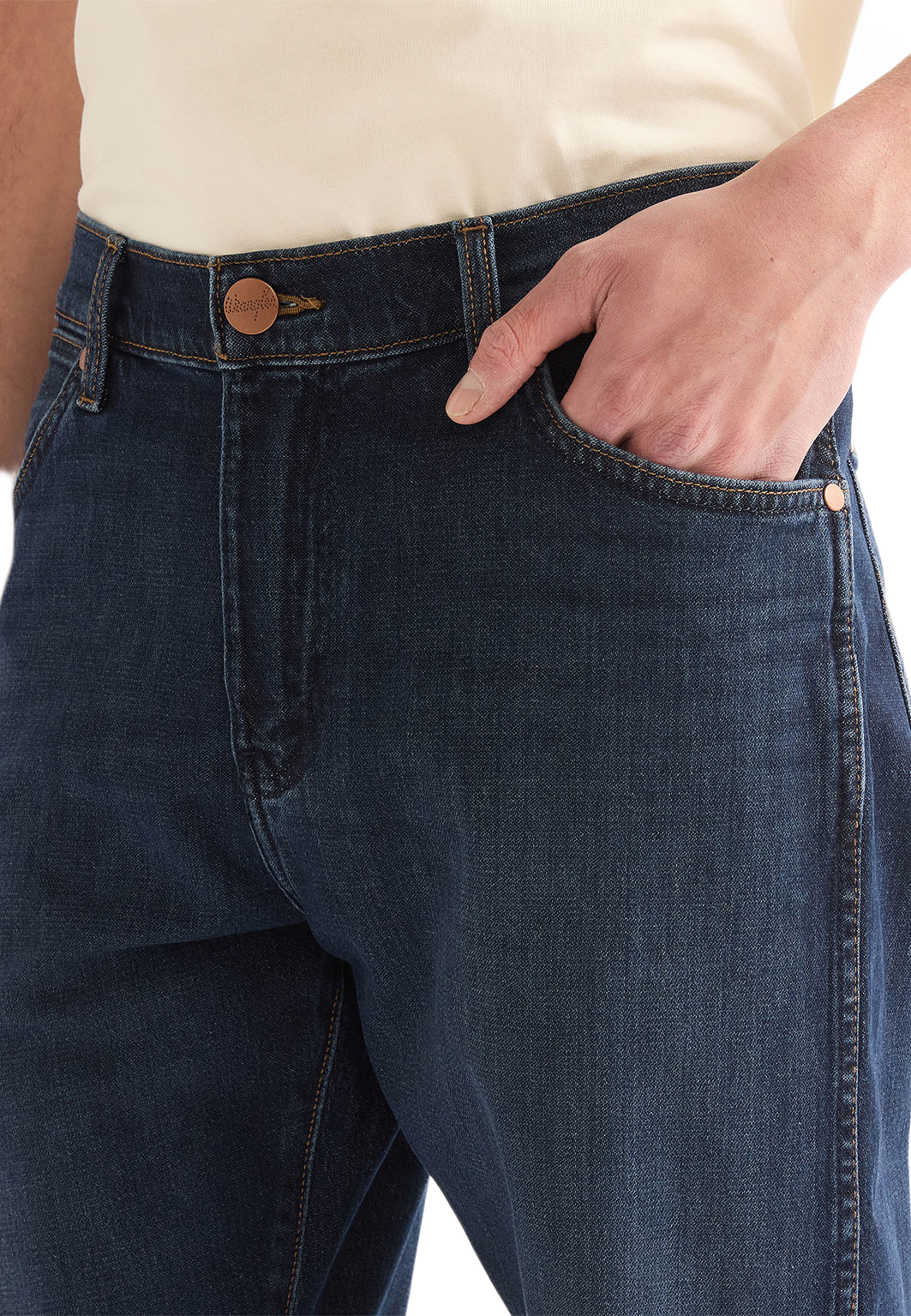 Redford Jeans, från Wrangler, i färgen Moonlit. Klicka för att öppna bilden i stort format