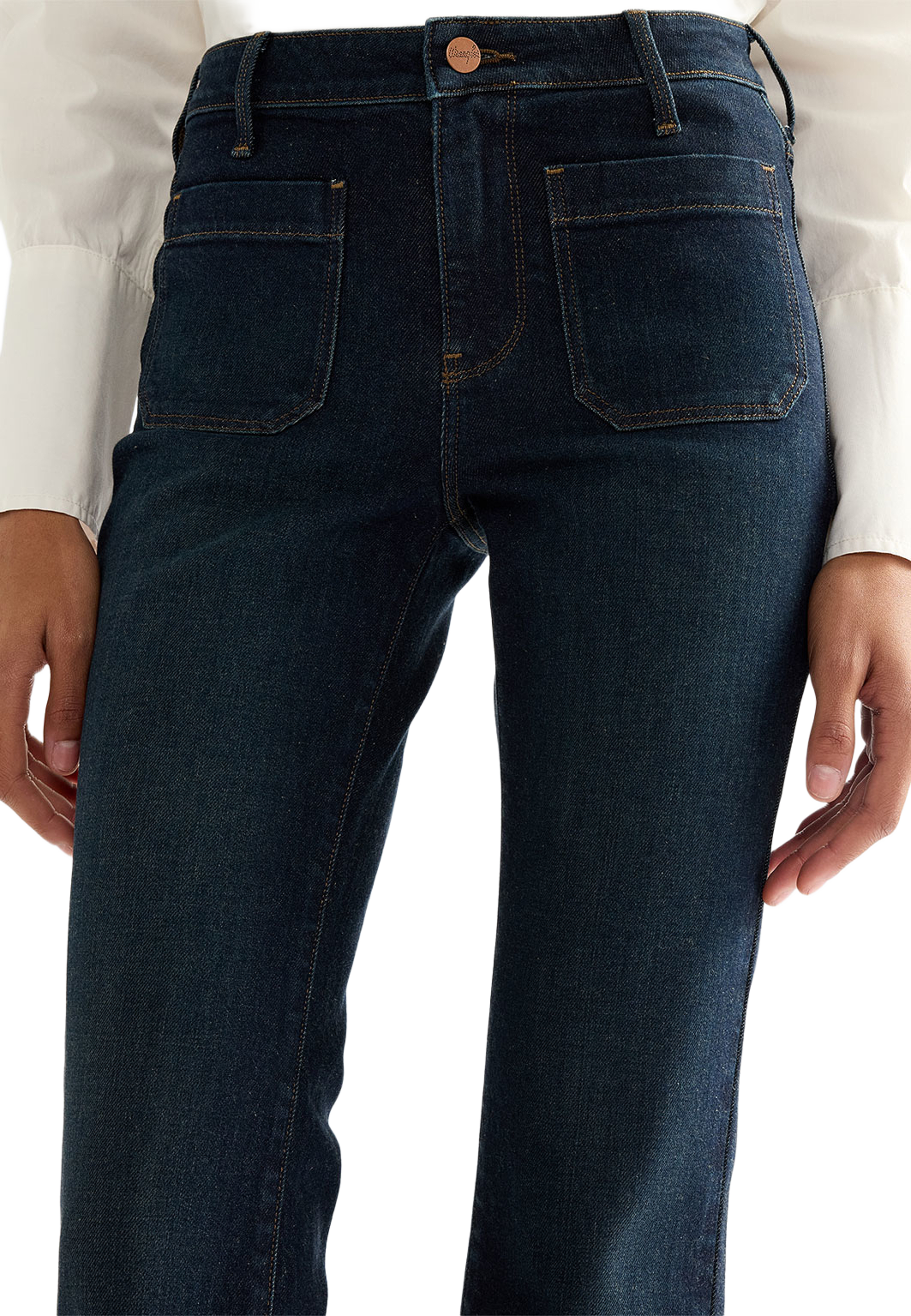 Flare Jeans, från Wrangler, i färgen Starry Winter. Klicka för att öppna bilden i stort format