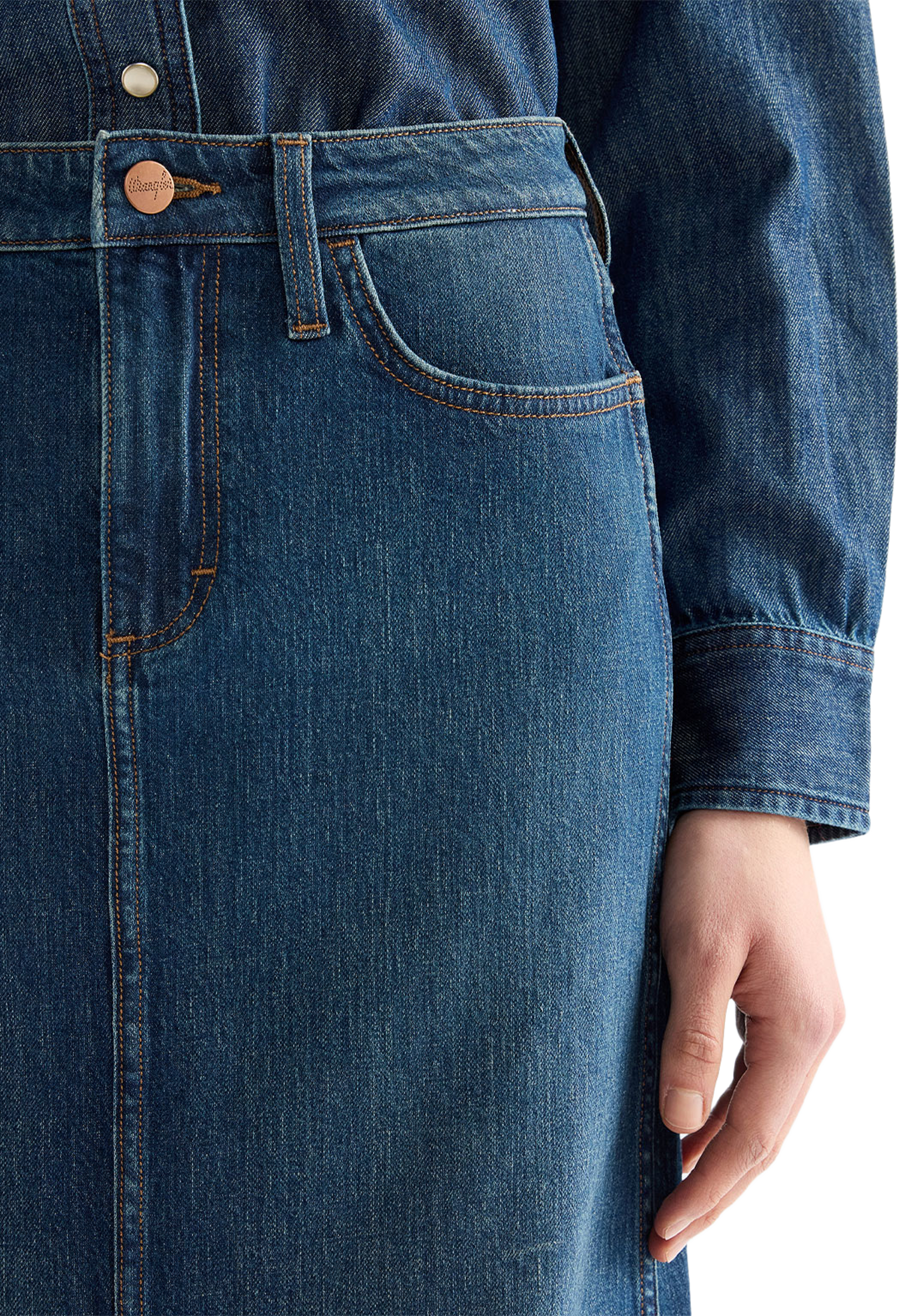 Front Slit Maxi, från Wrangler, i färgen Stacey. Klicka för att öppna bilden i stort format